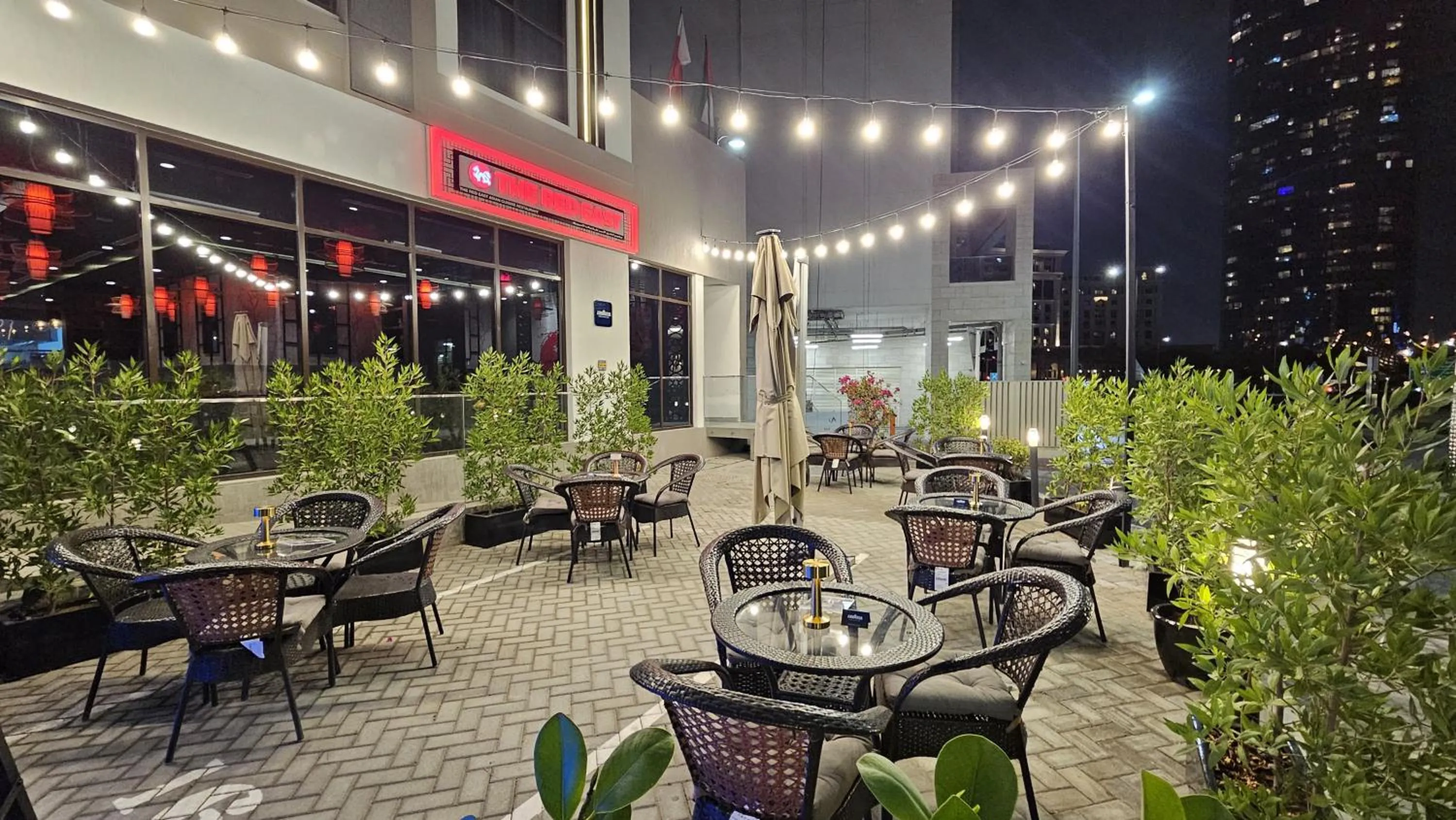 Restaurant/places to eat in Kingsgate Canal Hotel by Millennium