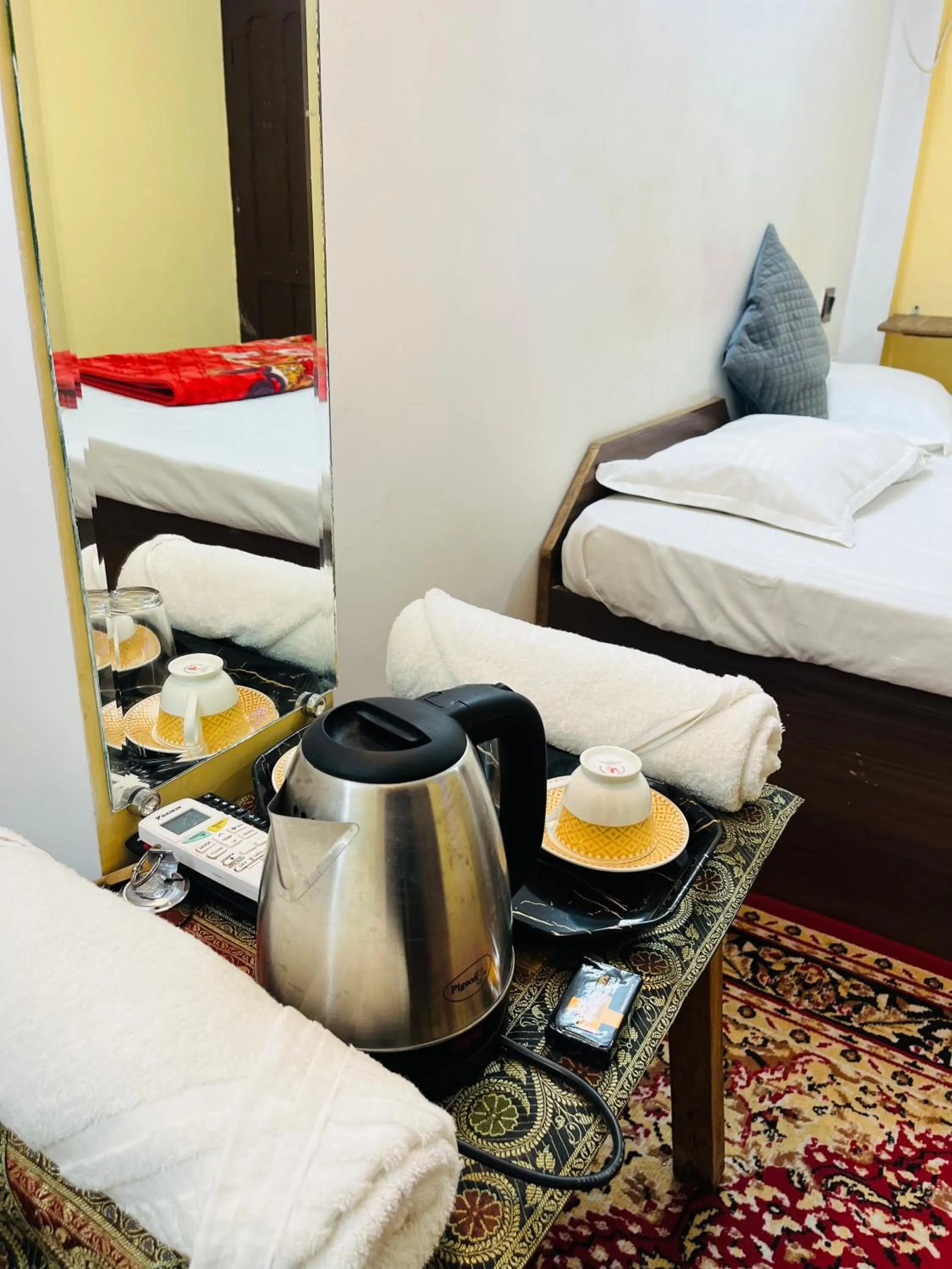 Coffee/tea facilities, Bed in Ganga Guest House