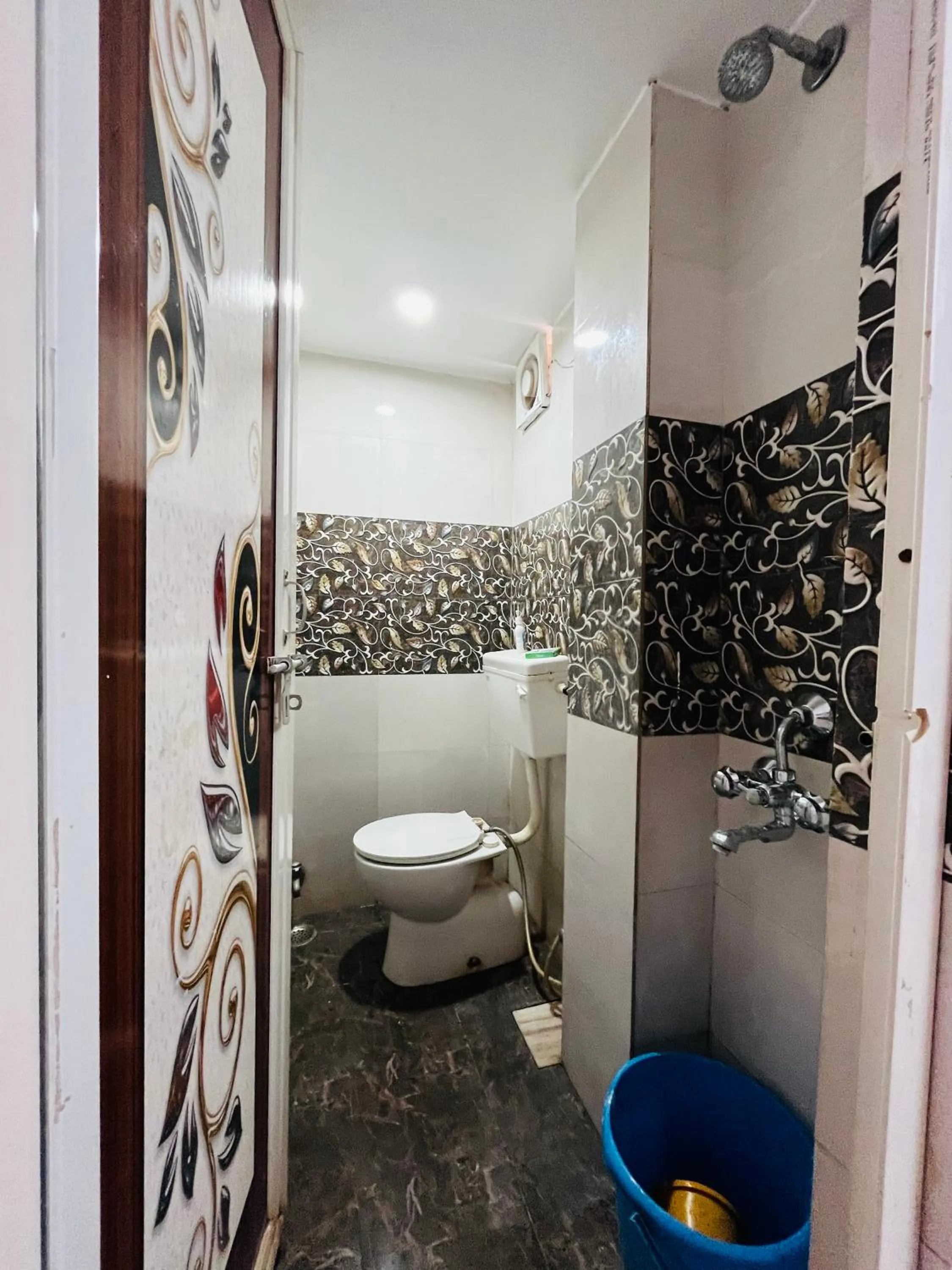 Shower in Ganga Guest House