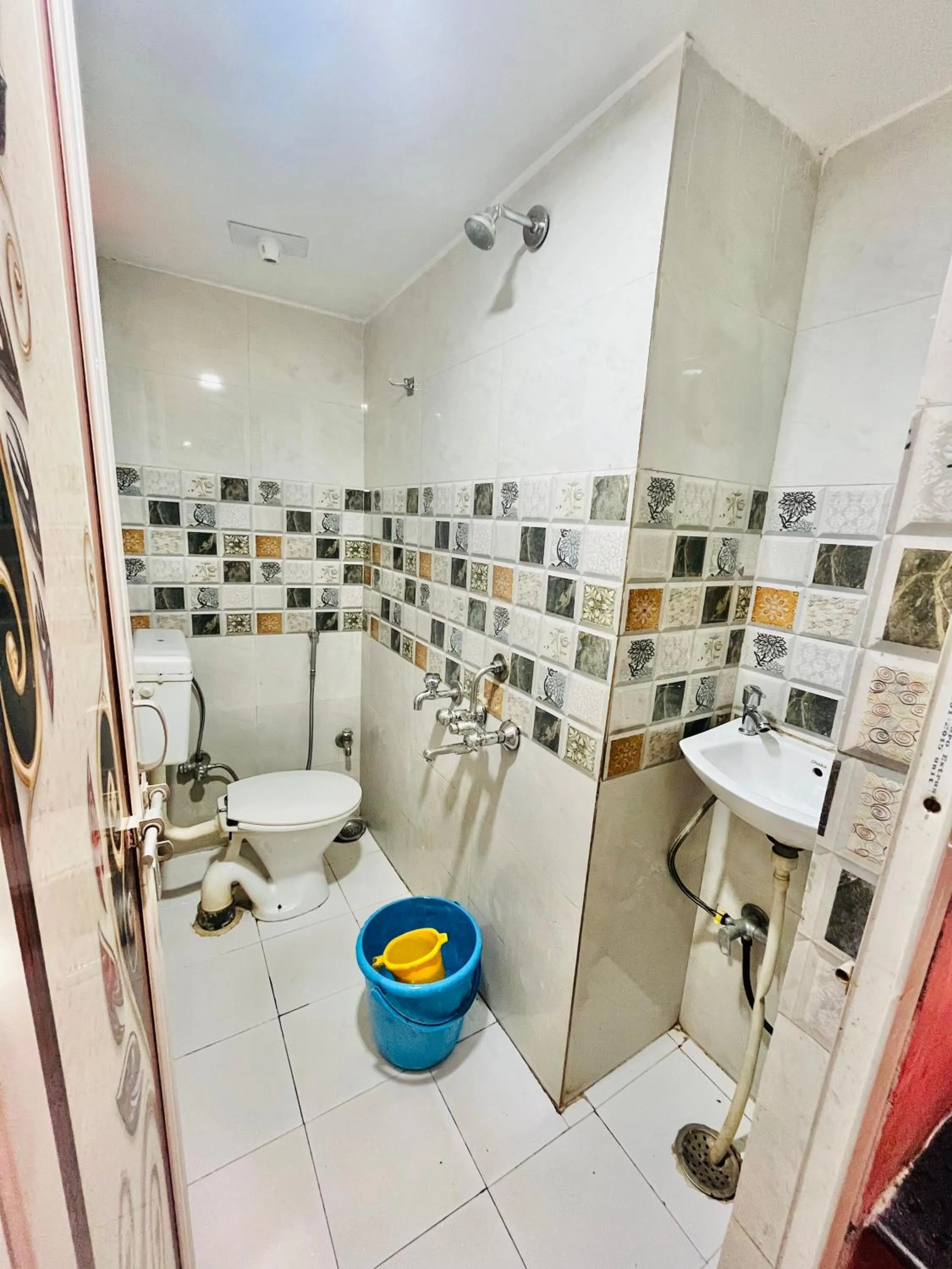 Shower in Ganga Guest House