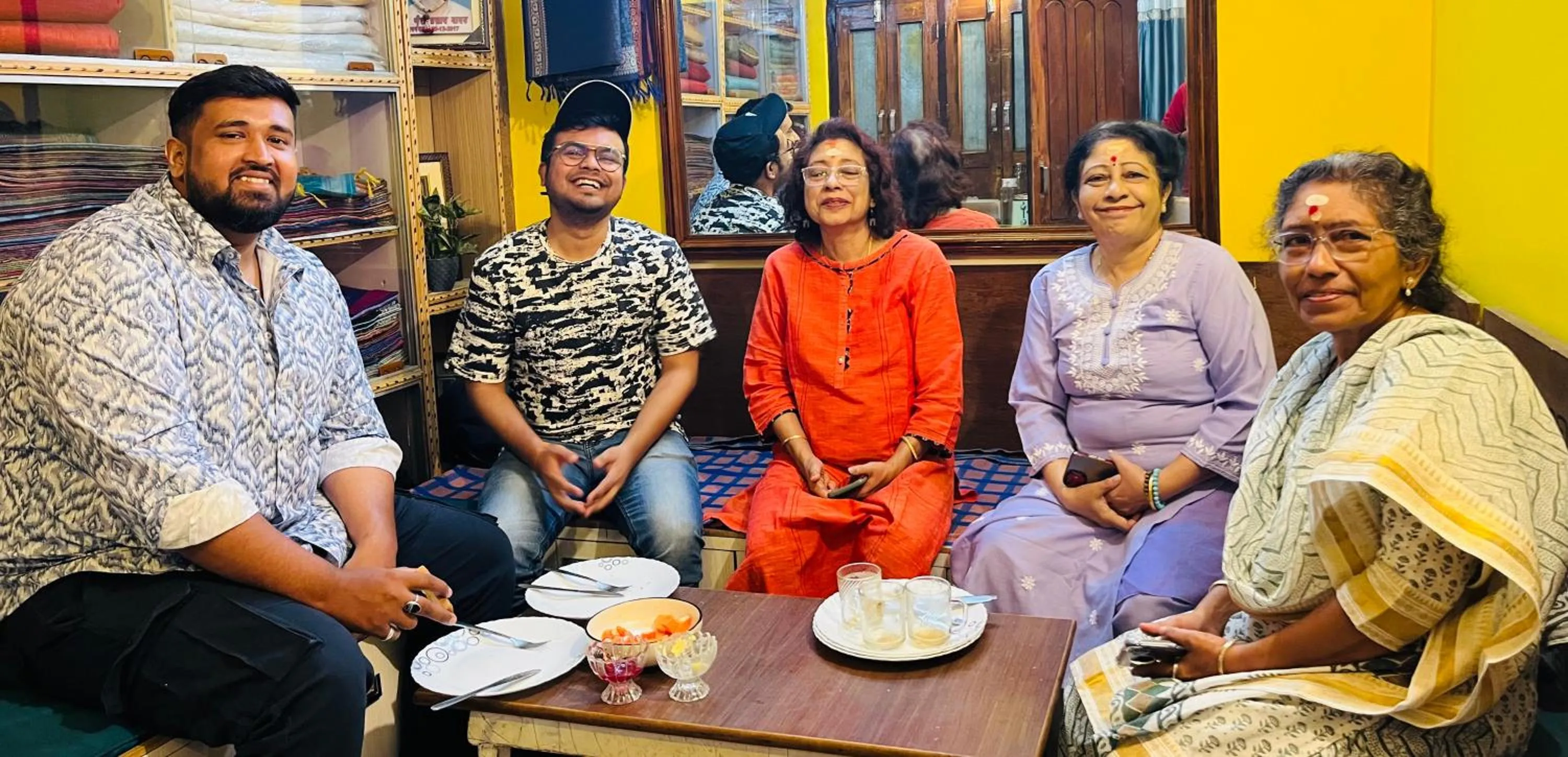 Restaurant/places to eat in Ganga Guest House