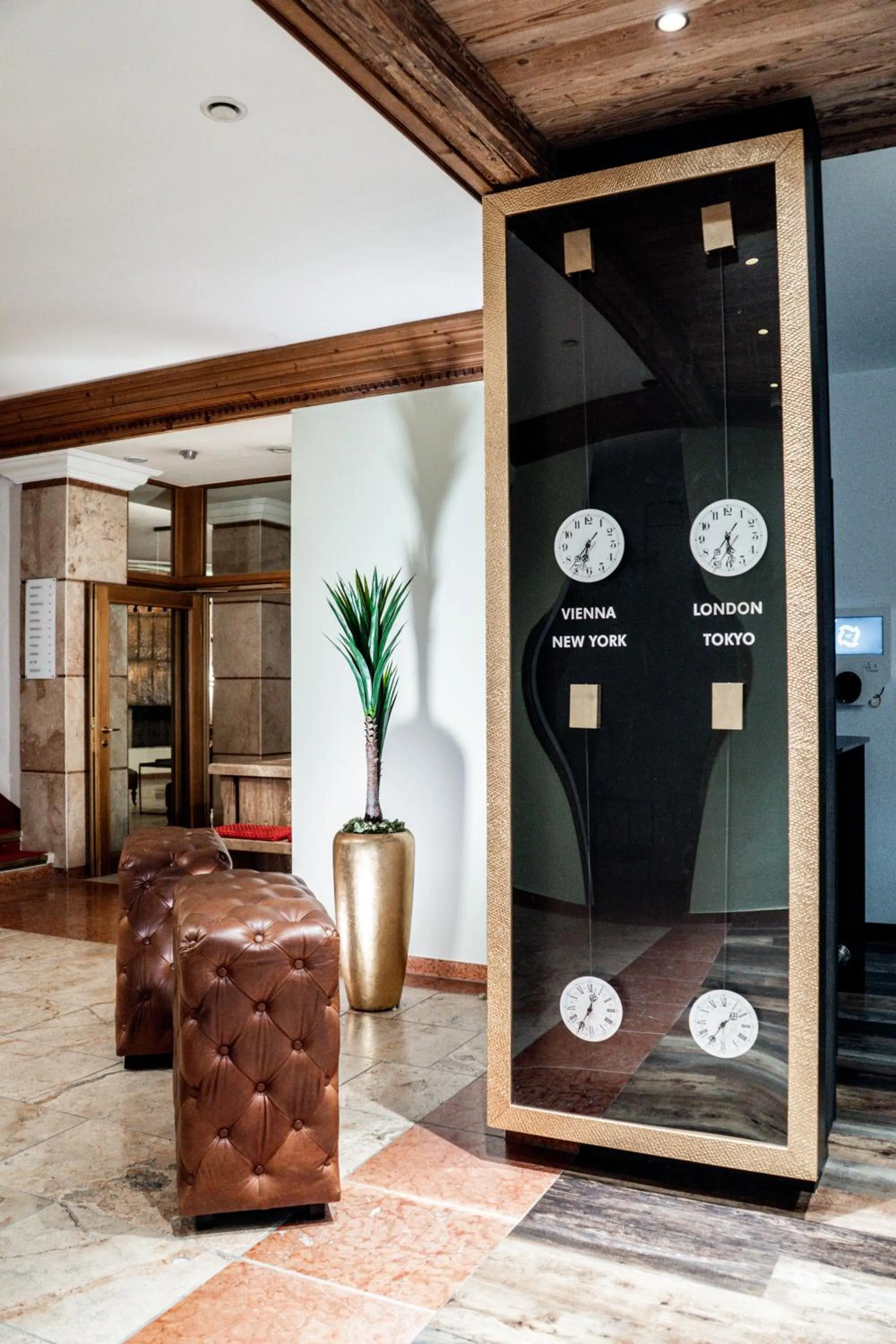 Lobby or reception in Sporthotel Igls