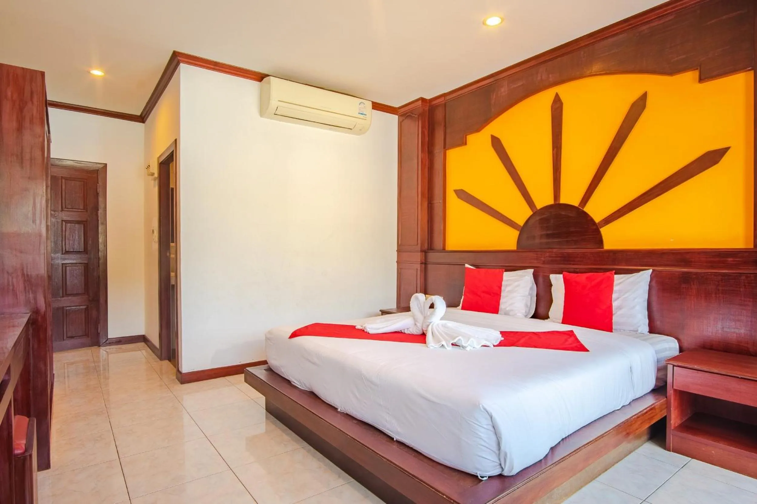 Bed in Art Mansion Patong Hotel