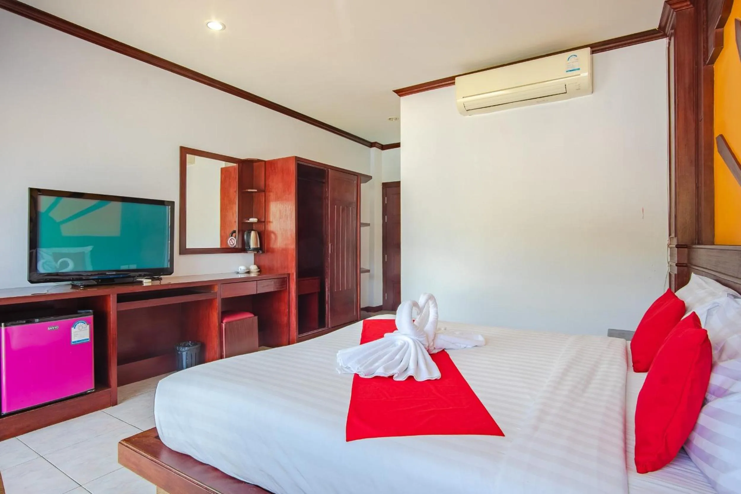 Bedroom, Bed in Art Mansion Patong Hotel