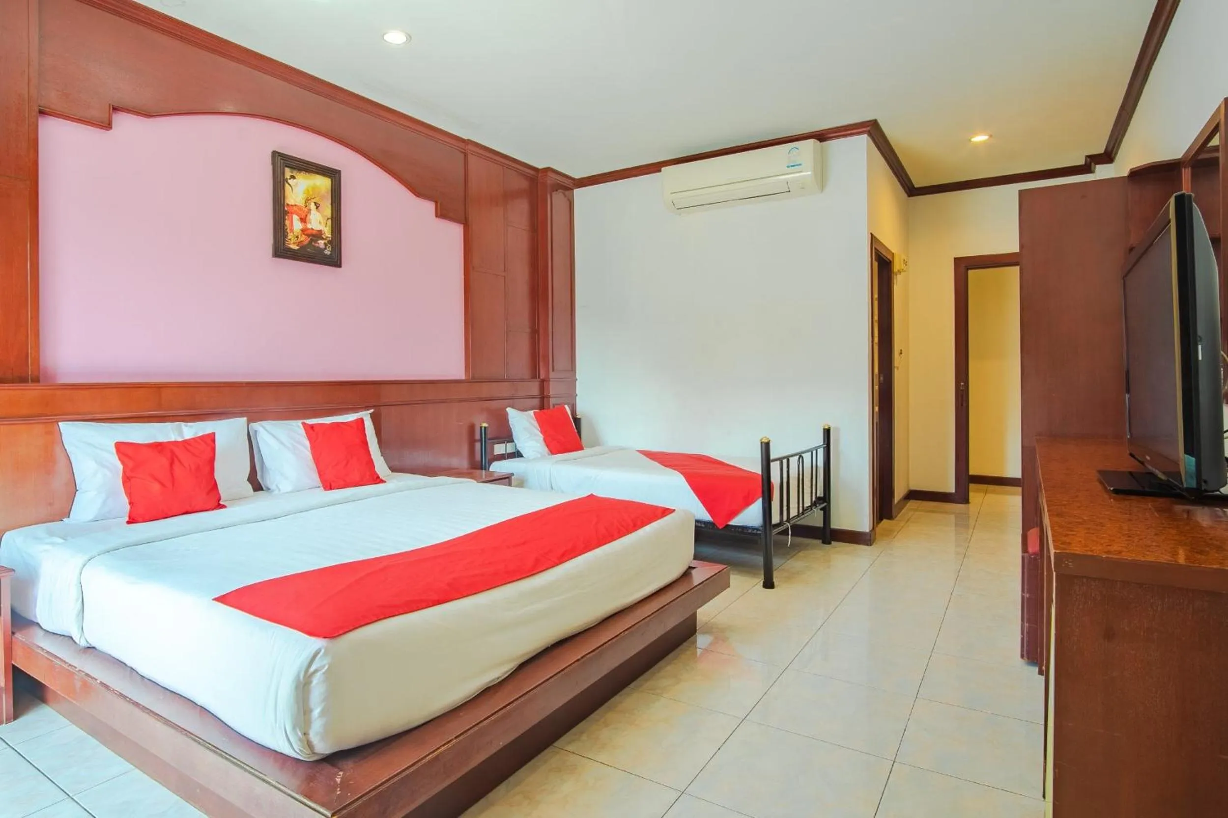 Bedroom, Bed in Art Mansion Patong Hotel