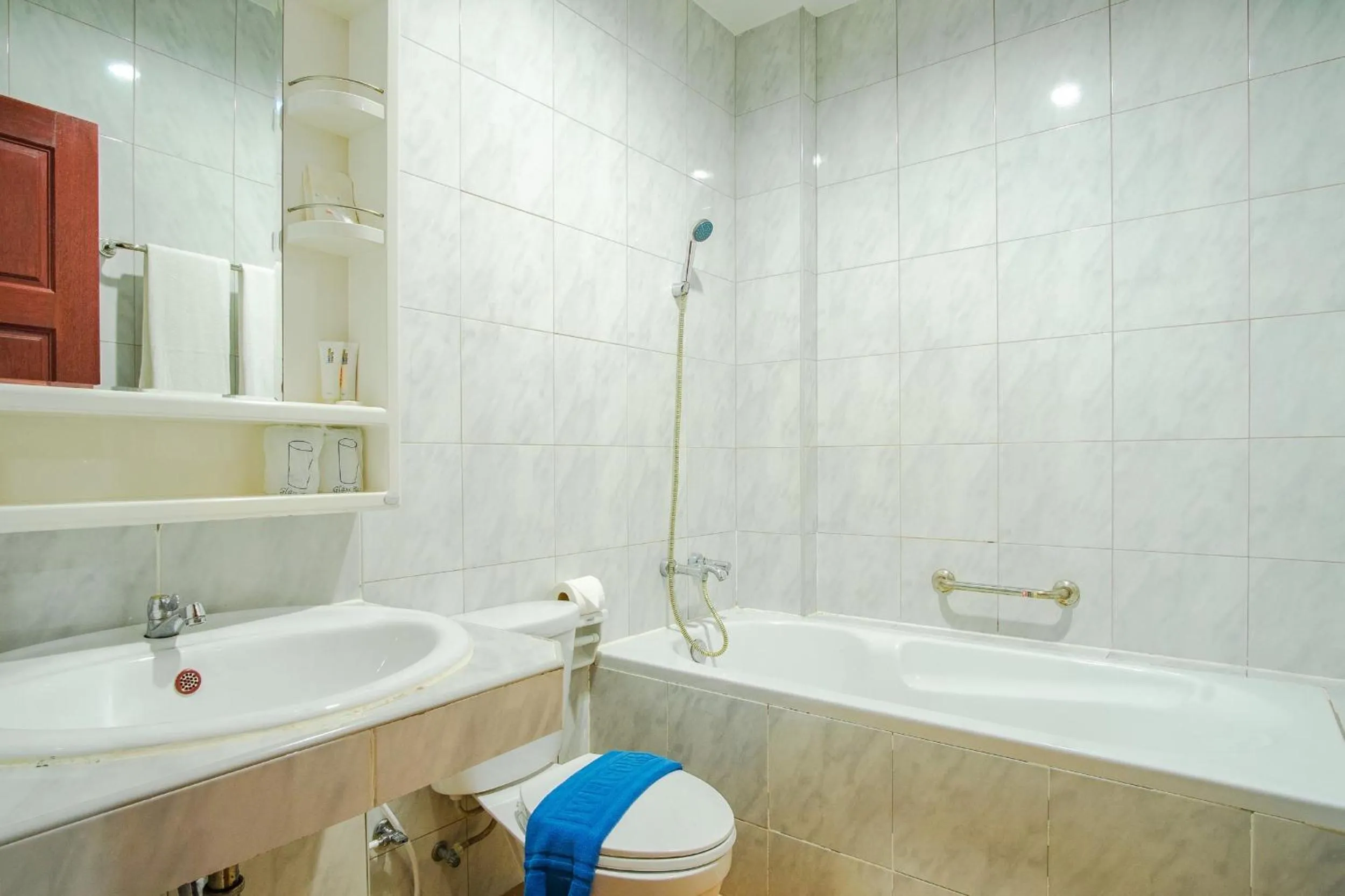 Bathroom in Art Mansion Patong Hotel