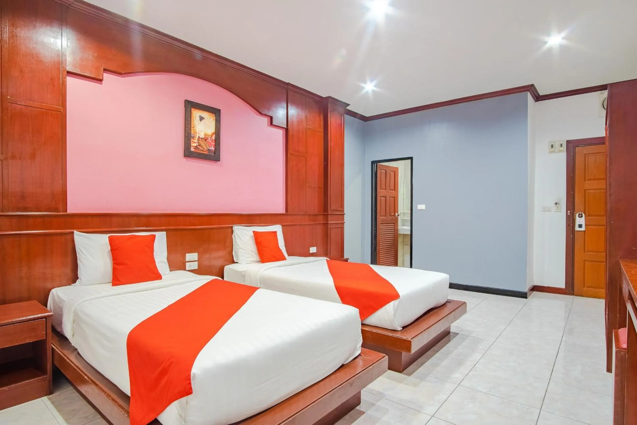 Bed in Art Mansion Patong Hotel