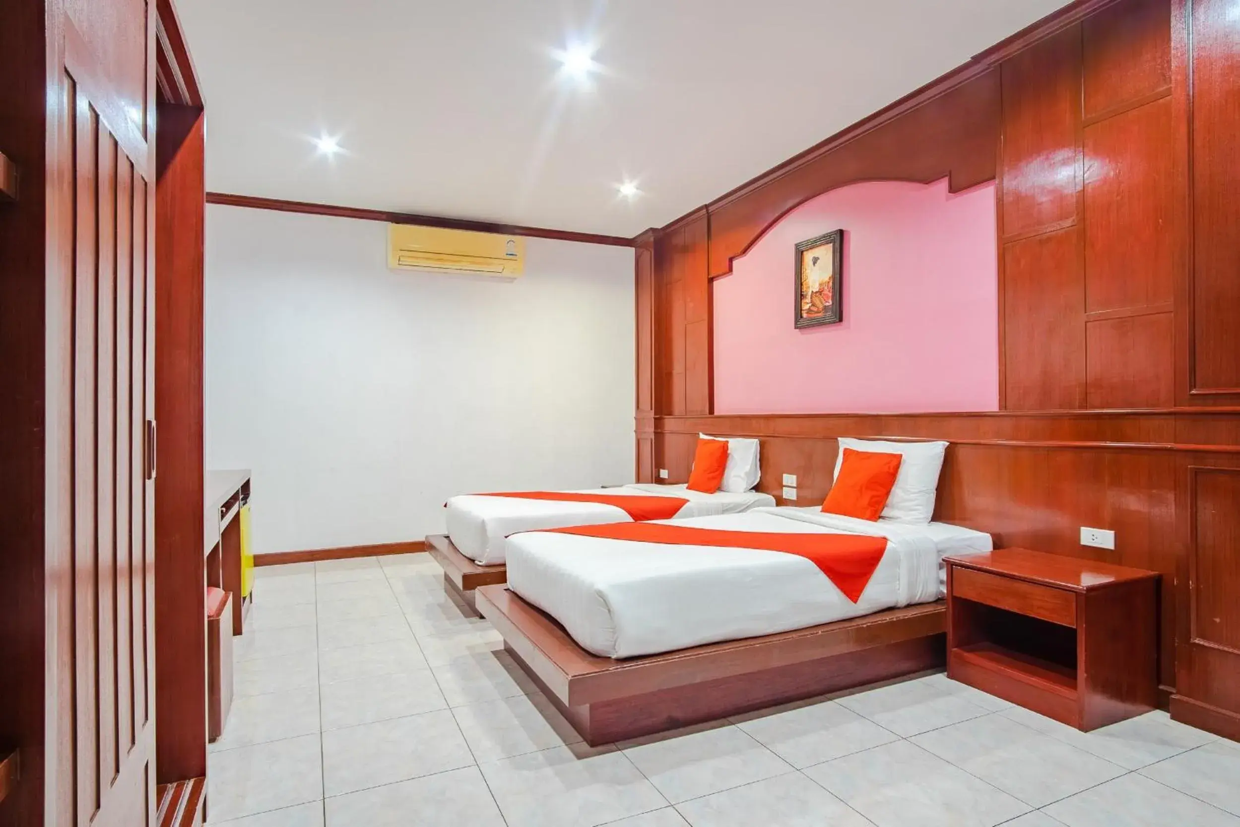 Standard Twin Room in Art Mansion Patong Hotel Standard Twin Room in Art Mansion Patong Hotel