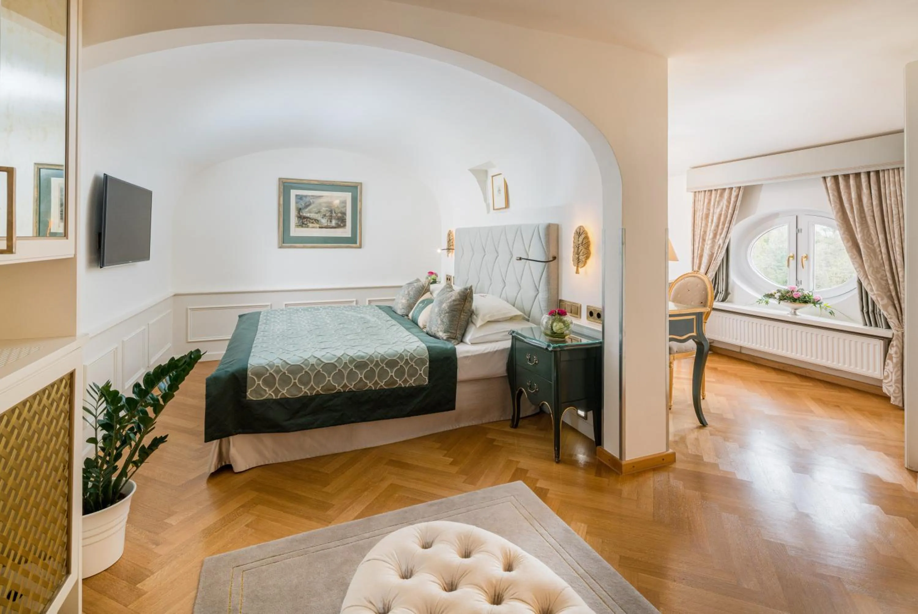 Bed in Hotel Schloss Mönchstein