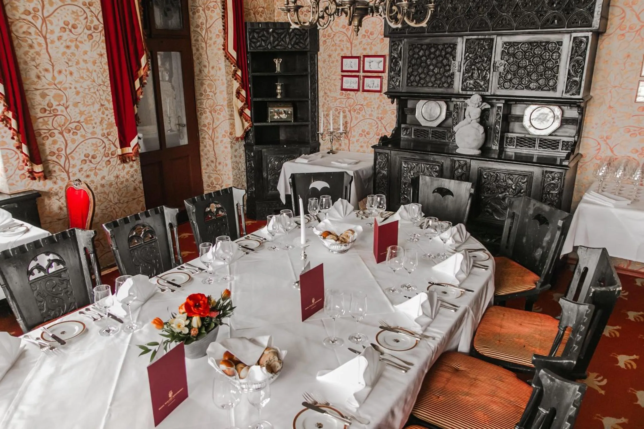 Restaurant/places to eat in Hotel Schloss Mönchstein