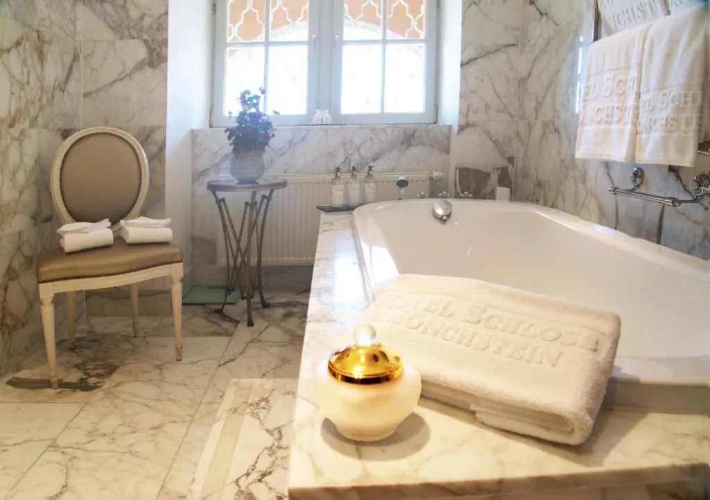 Bathroom in Hotel Schloss Mönchstein