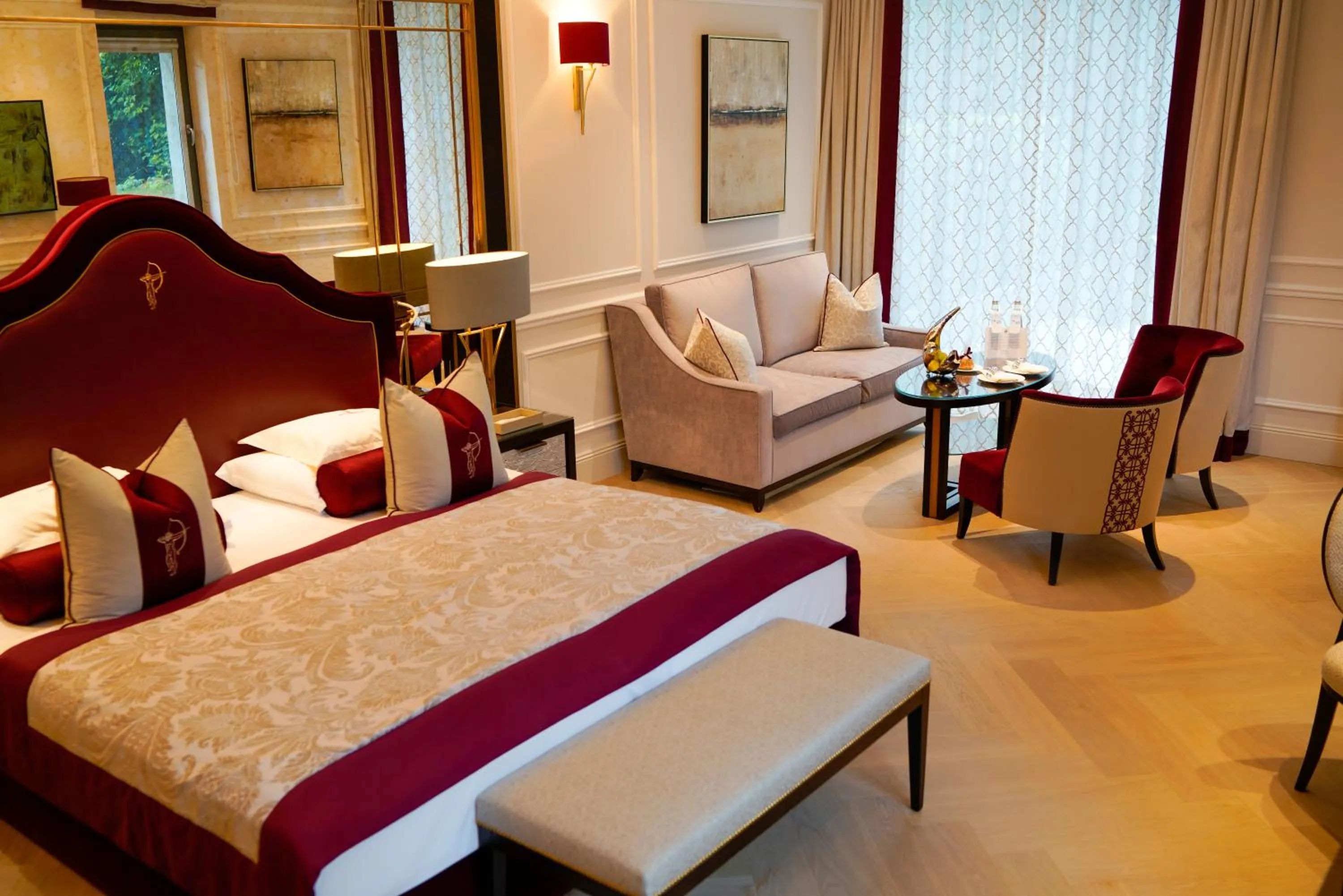 Photo of the whole room, Bed in Hotel Schloss Mönchstein