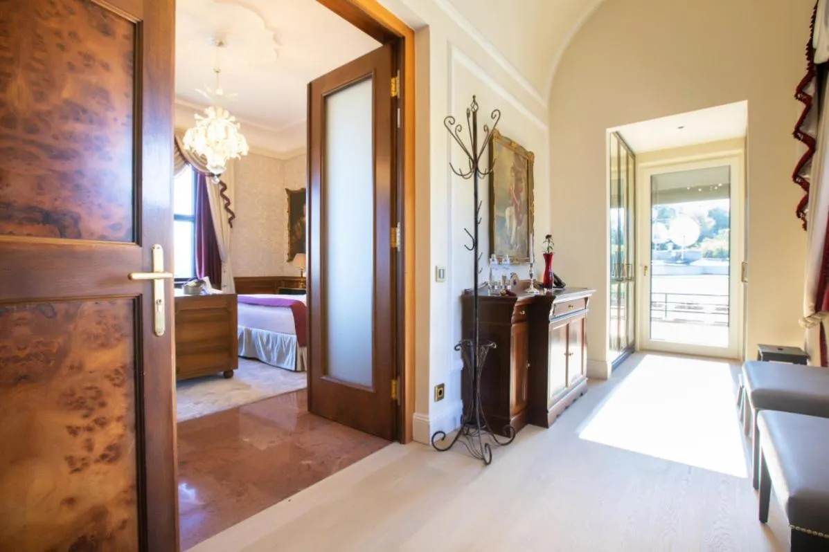 Photo of the whole room, Bed in Hotel Schloss Mönchstein