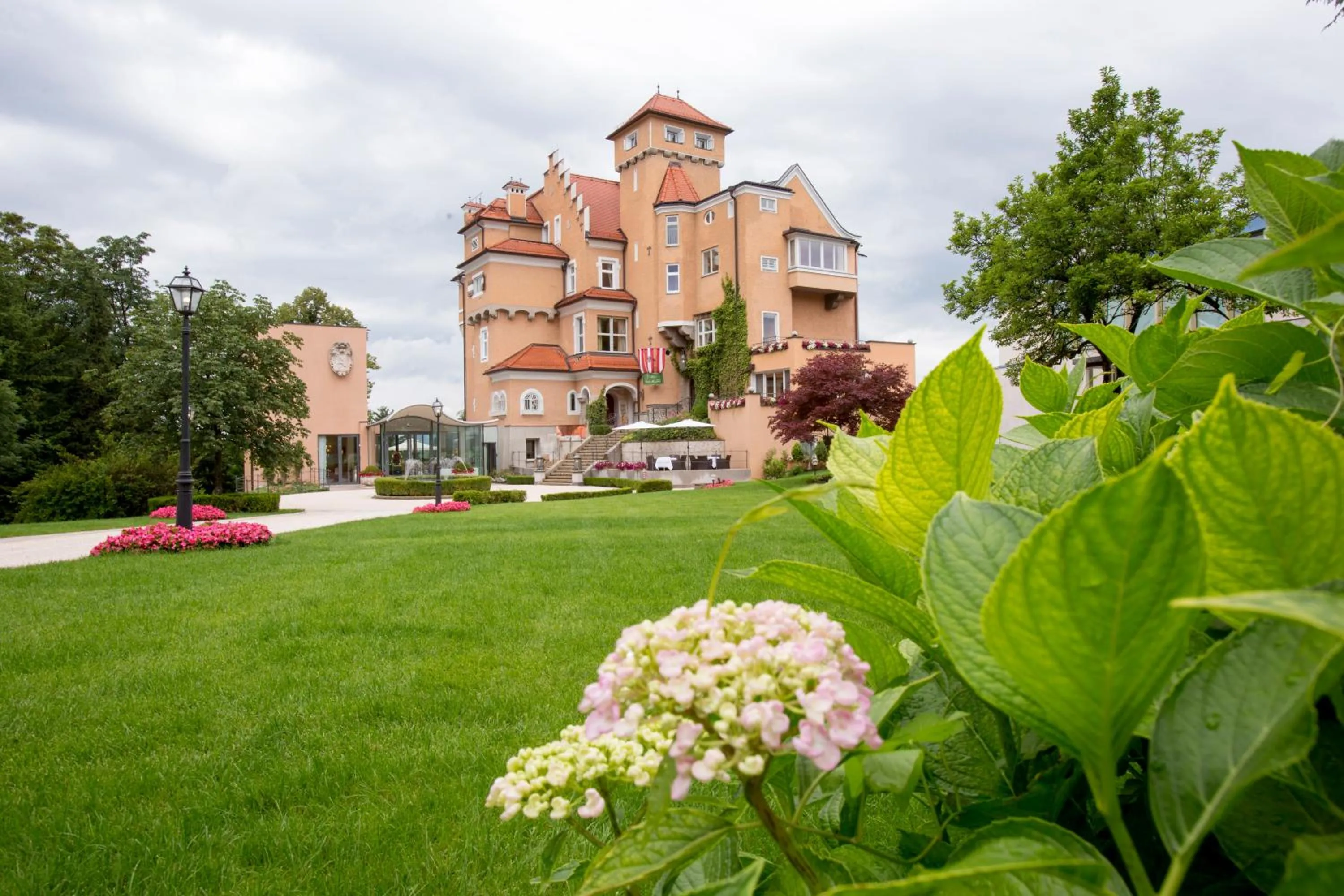 Property building in Hotel Schloss Mönchstein