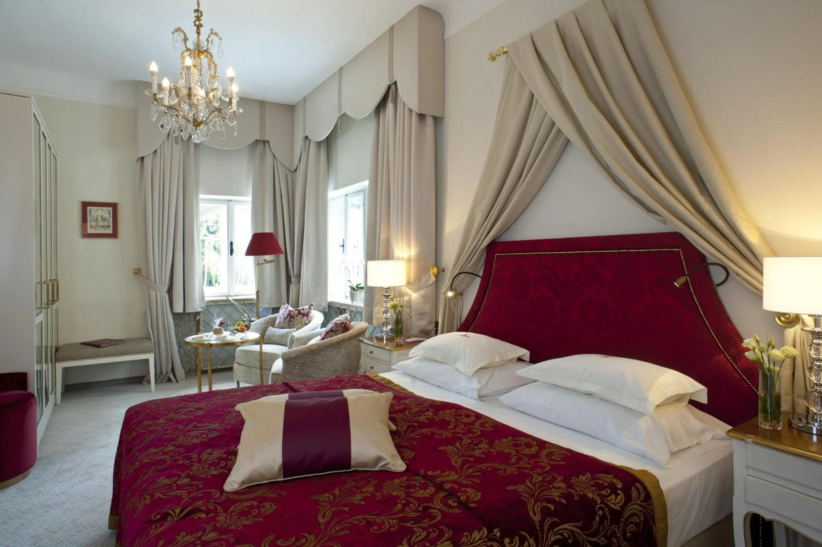 Bed in Hotel Schloss Mönchstein