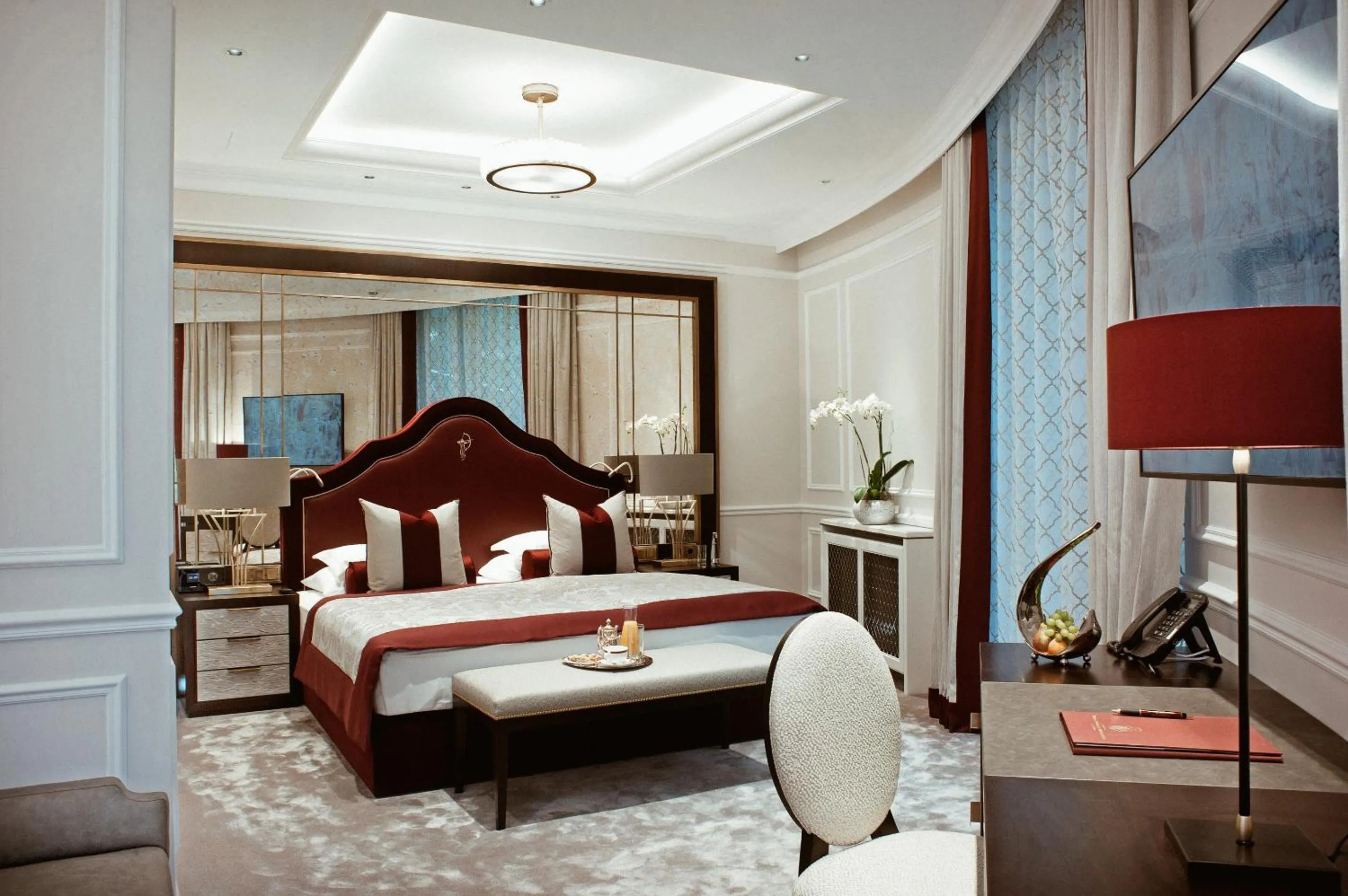 Photo of the whole room, Bed in Hotel Schloss Mönchstein