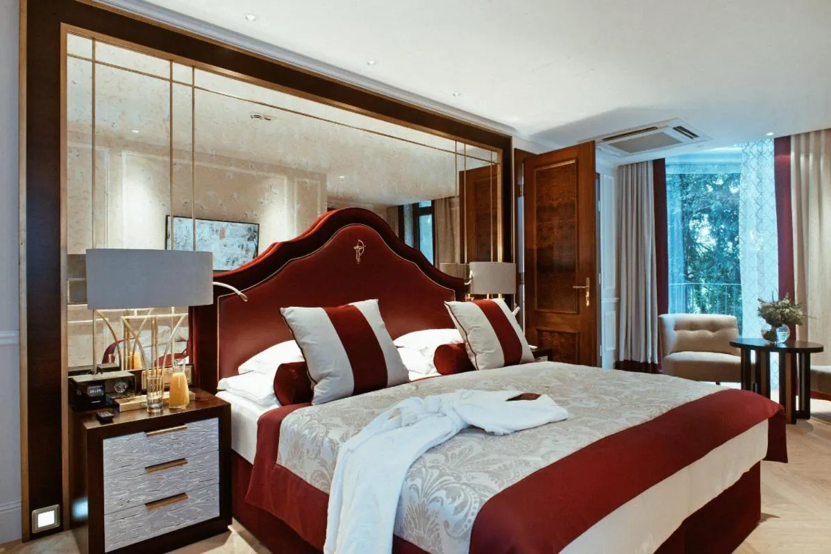 Photo of the whole room, Bed in Hotel Schloss Mönchstein