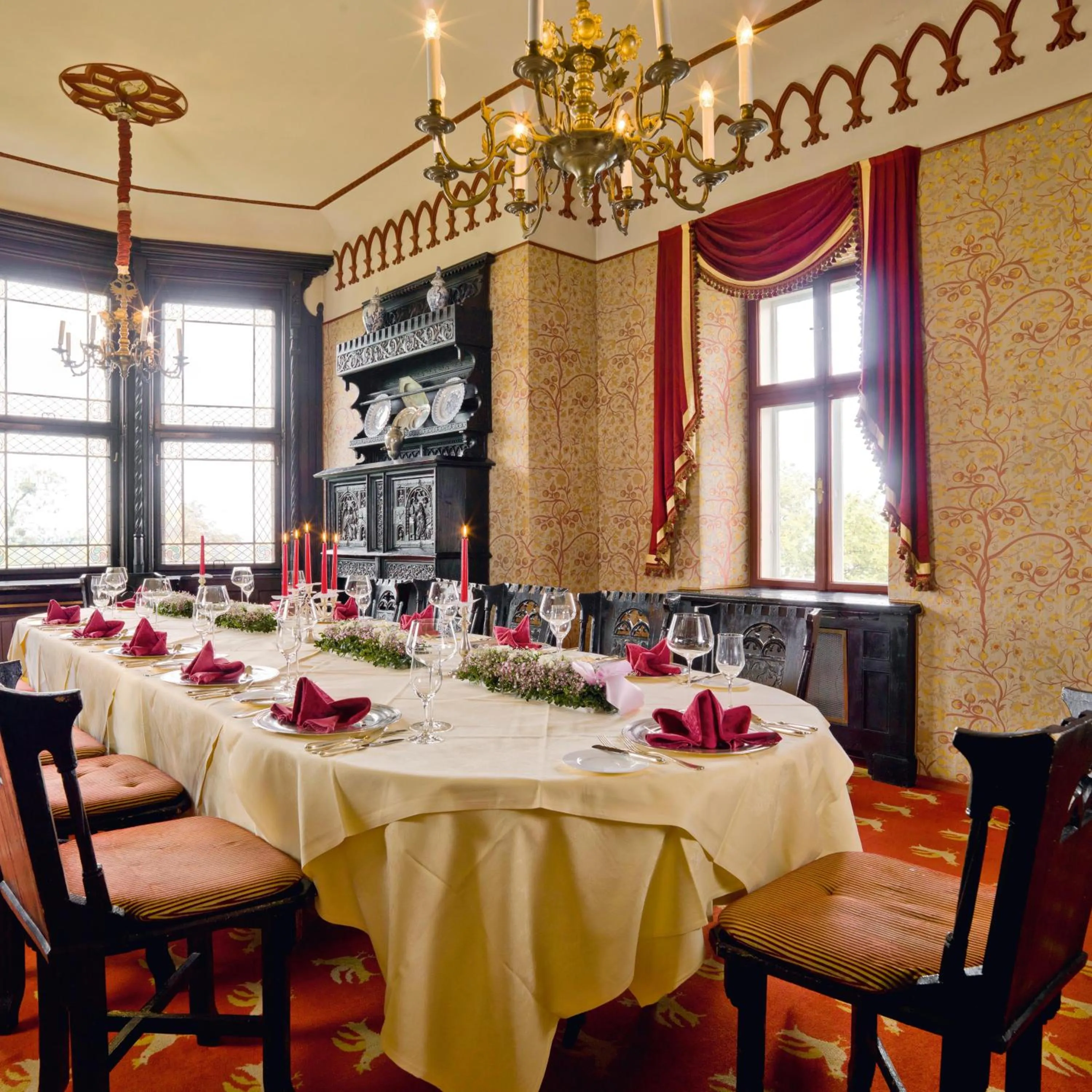 Restaurant/places to eat in Hotel Schloss Mönchstein