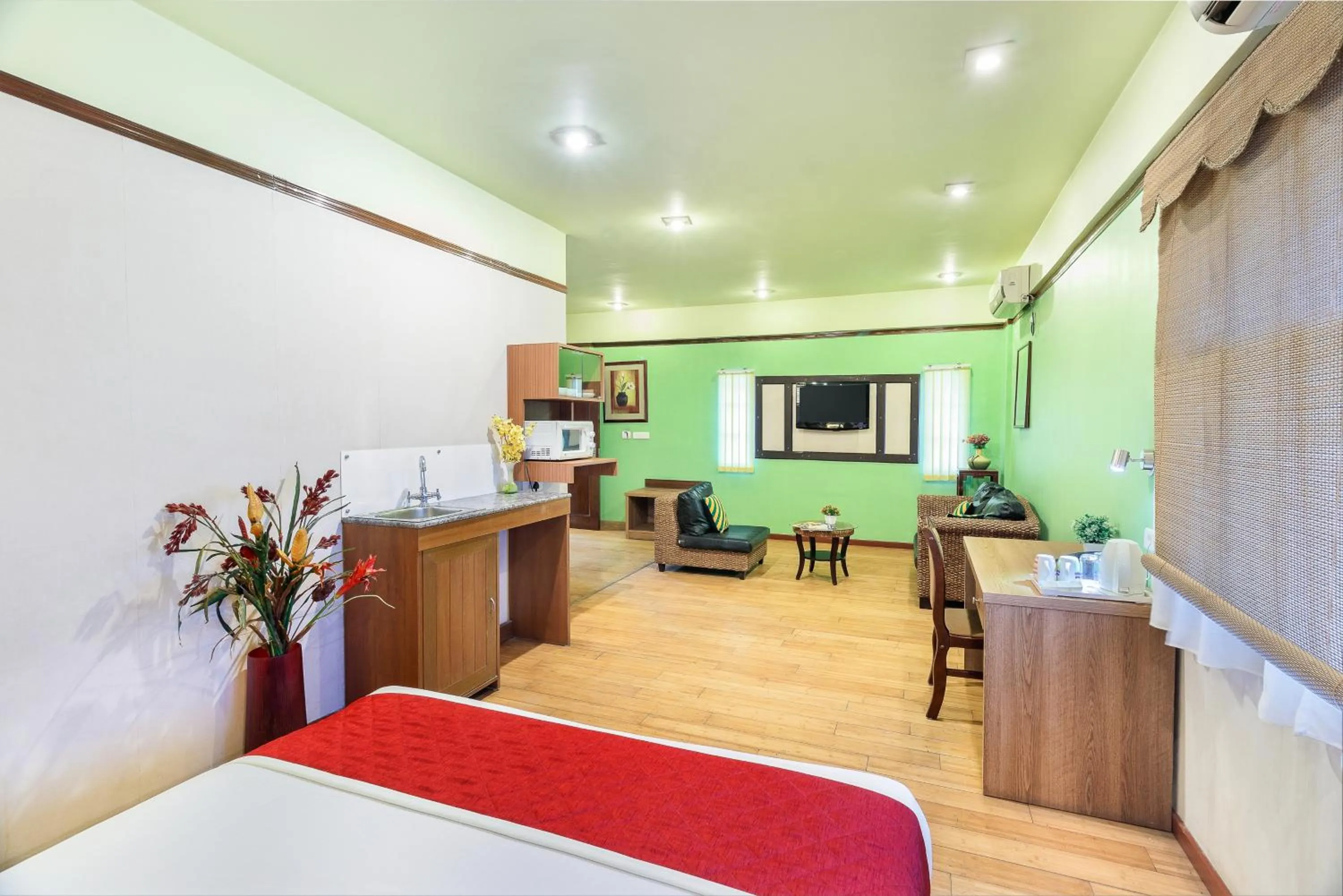 Seating area, Bed in Octave Jamayca Hotel