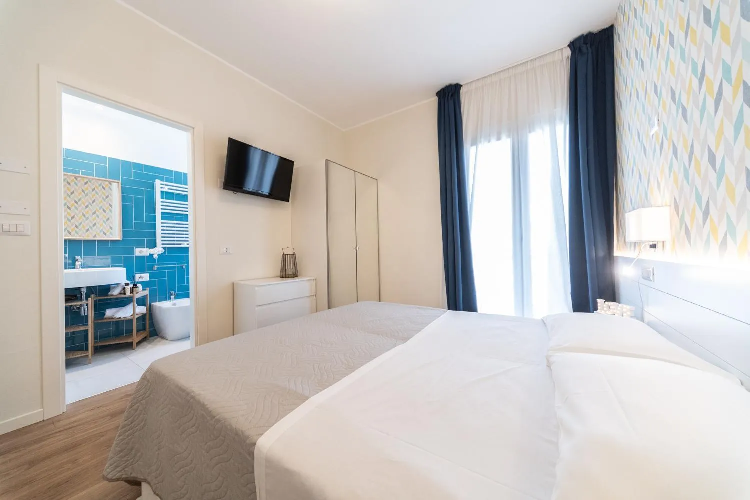 Photo of the whole room, Bed in Hotel Kiss