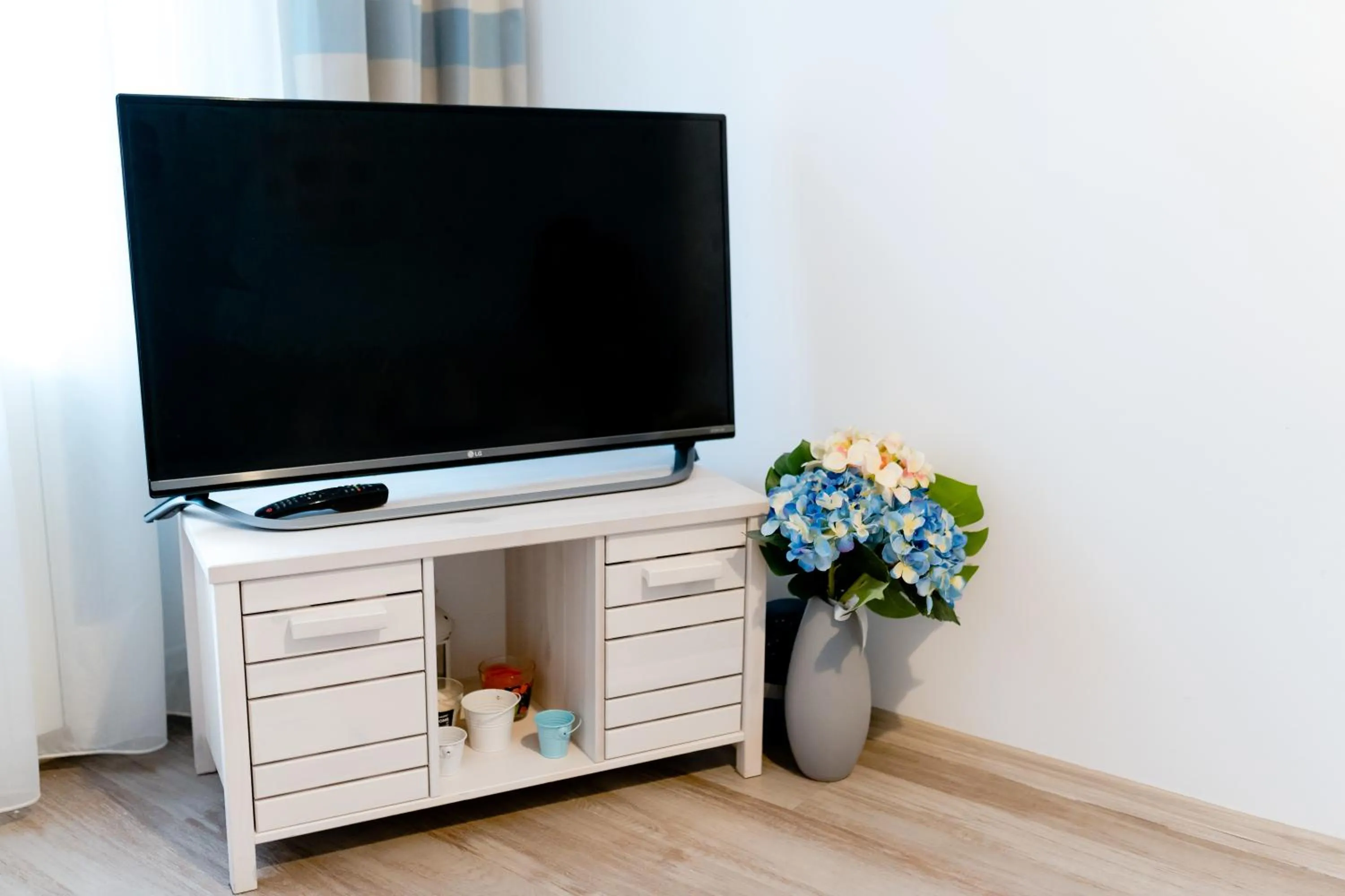 TV and multimedia in Galeria Grafit Apartments