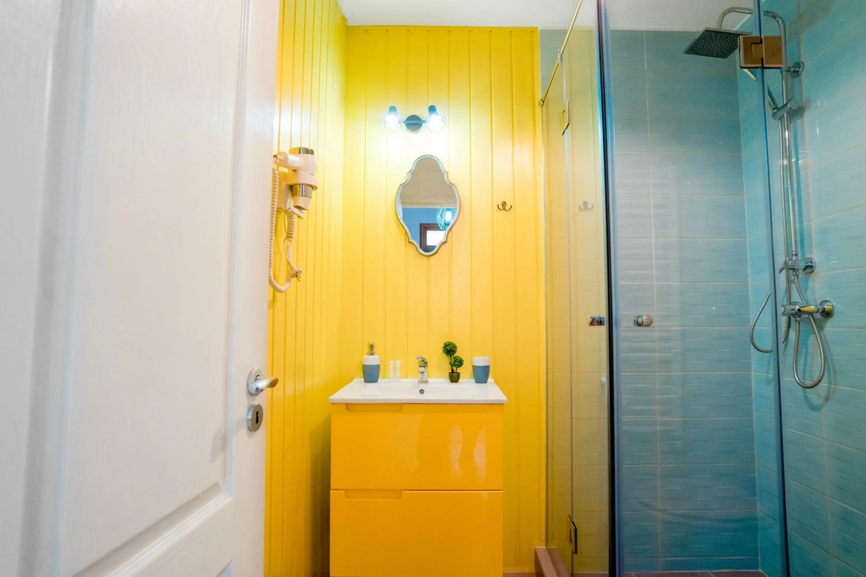 Shower in Galeria Grafit Apartments