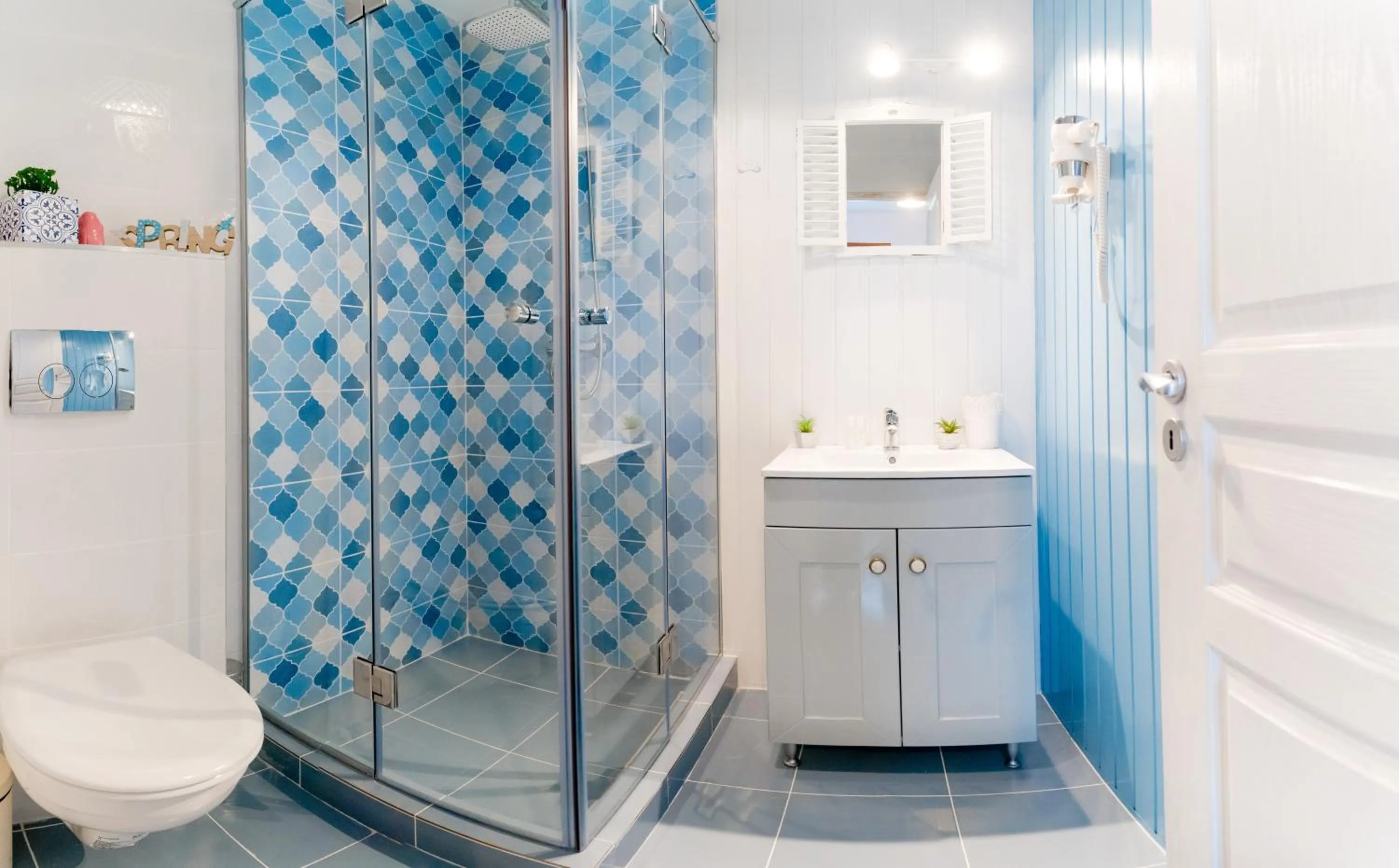 Shower in Galeria Grafit Apartments