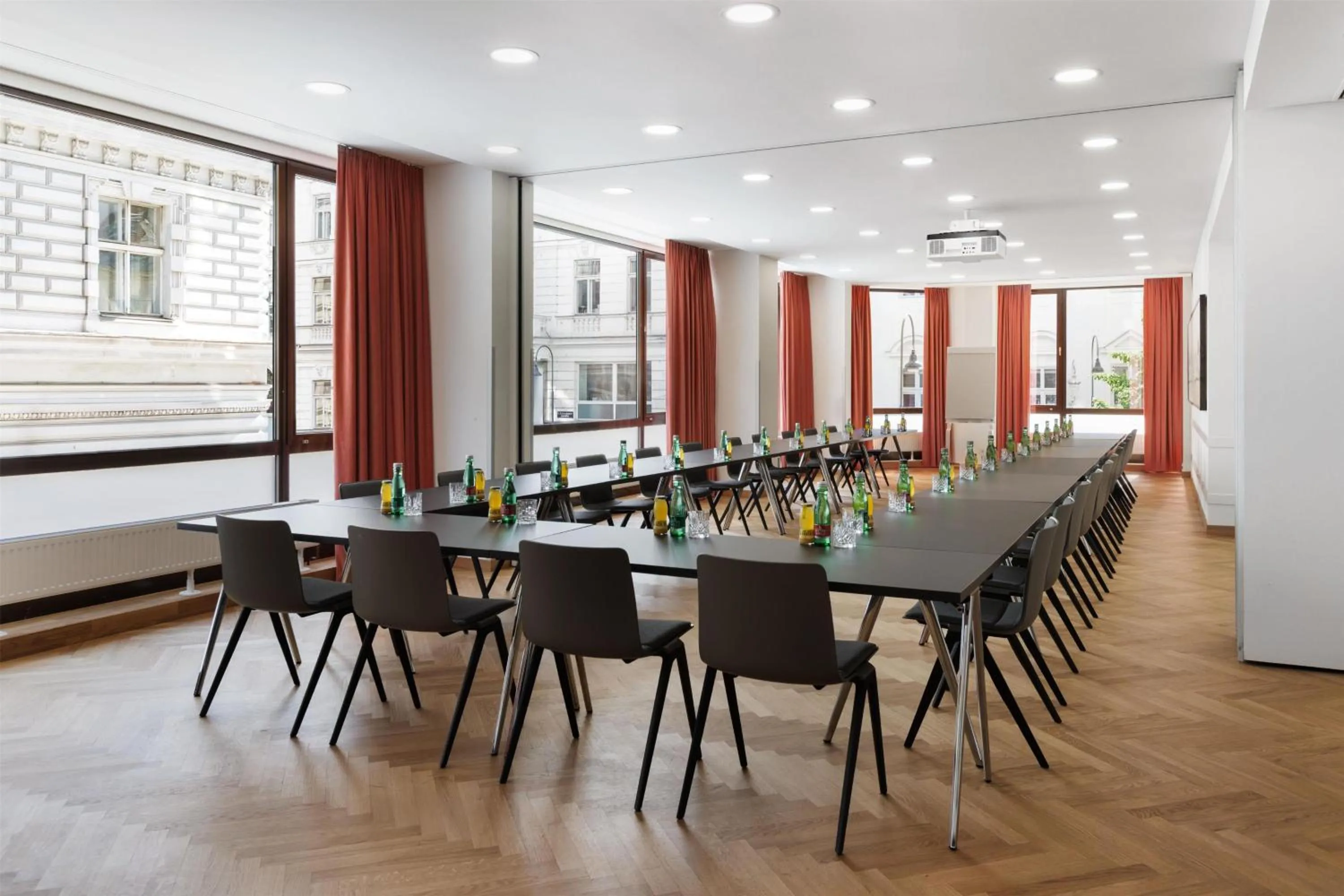Meeting/conference room in Hotel Astoria Vienna, Curio Collection by Hilton