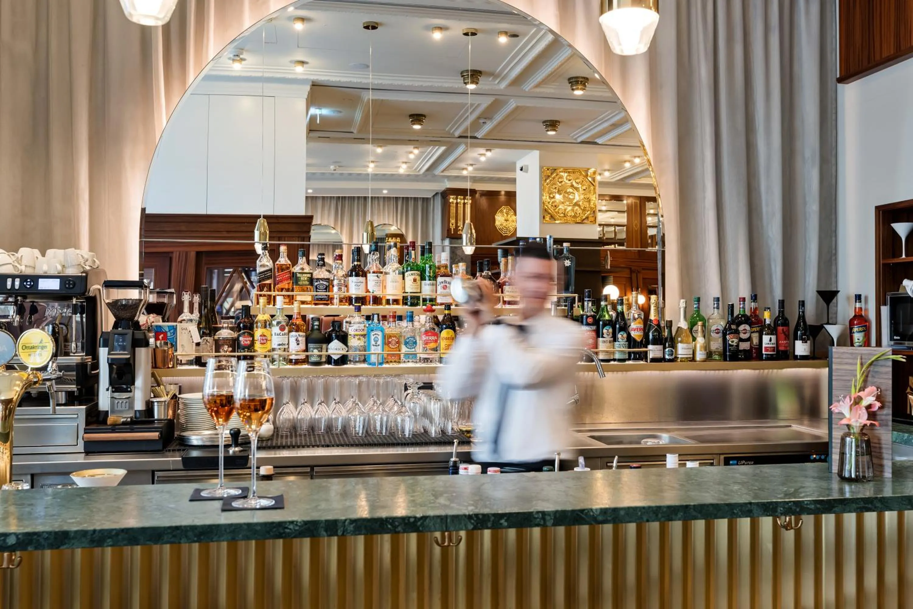 Lounge or bar in Hotel Astoria Vienna, Curio Collection by Hilton