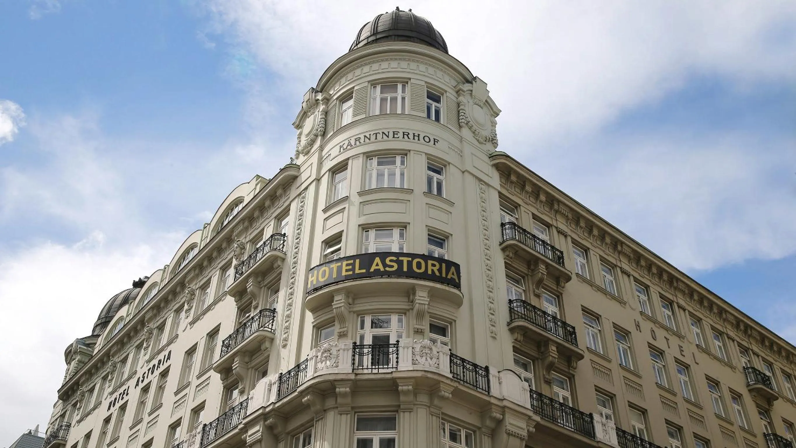 Facade/entrance in Hotel Astoria Vienna, Curio Collection by Hilton