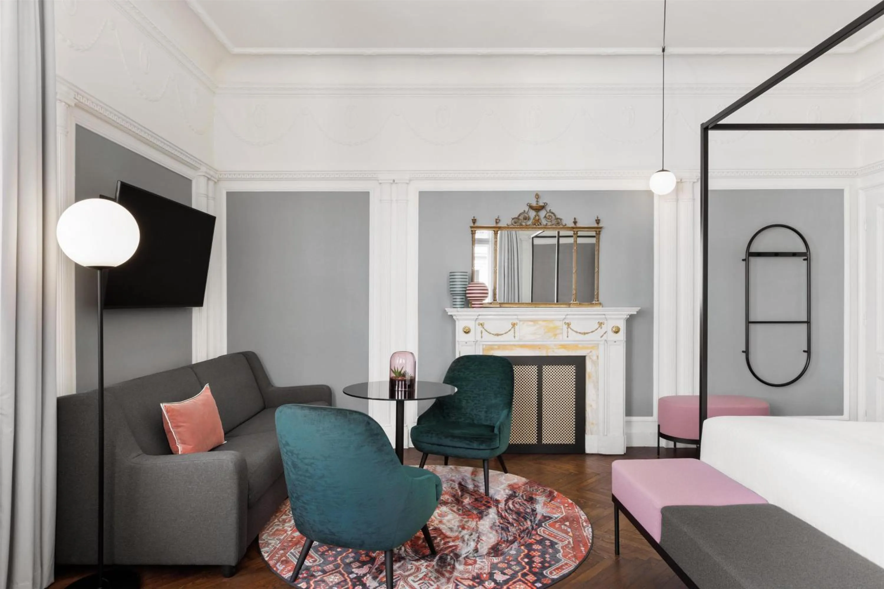 Living room, Bed in Hotel Astoria Vienna, Curio Collection by Hilton