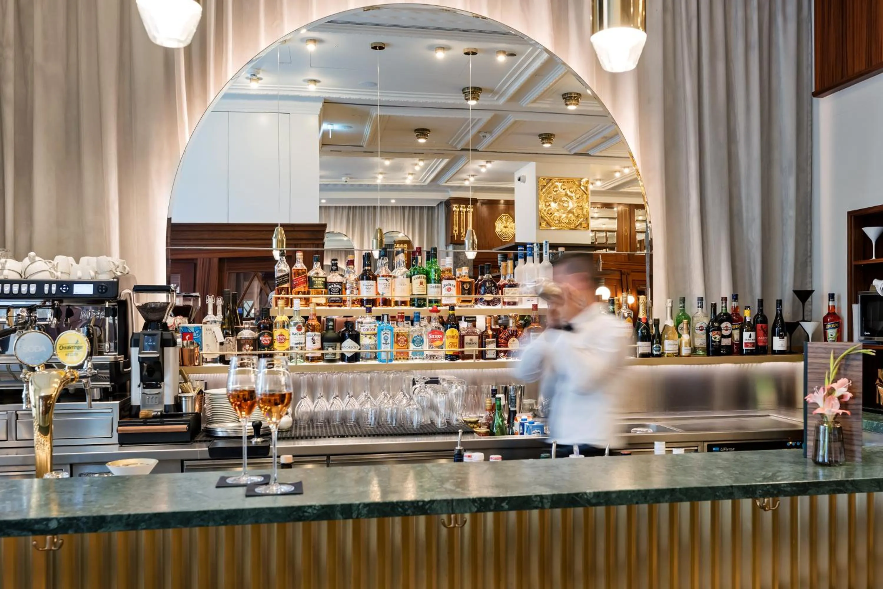 Lounge or bar in Hotel Astoria Vienna, Curio Collection by Hilton