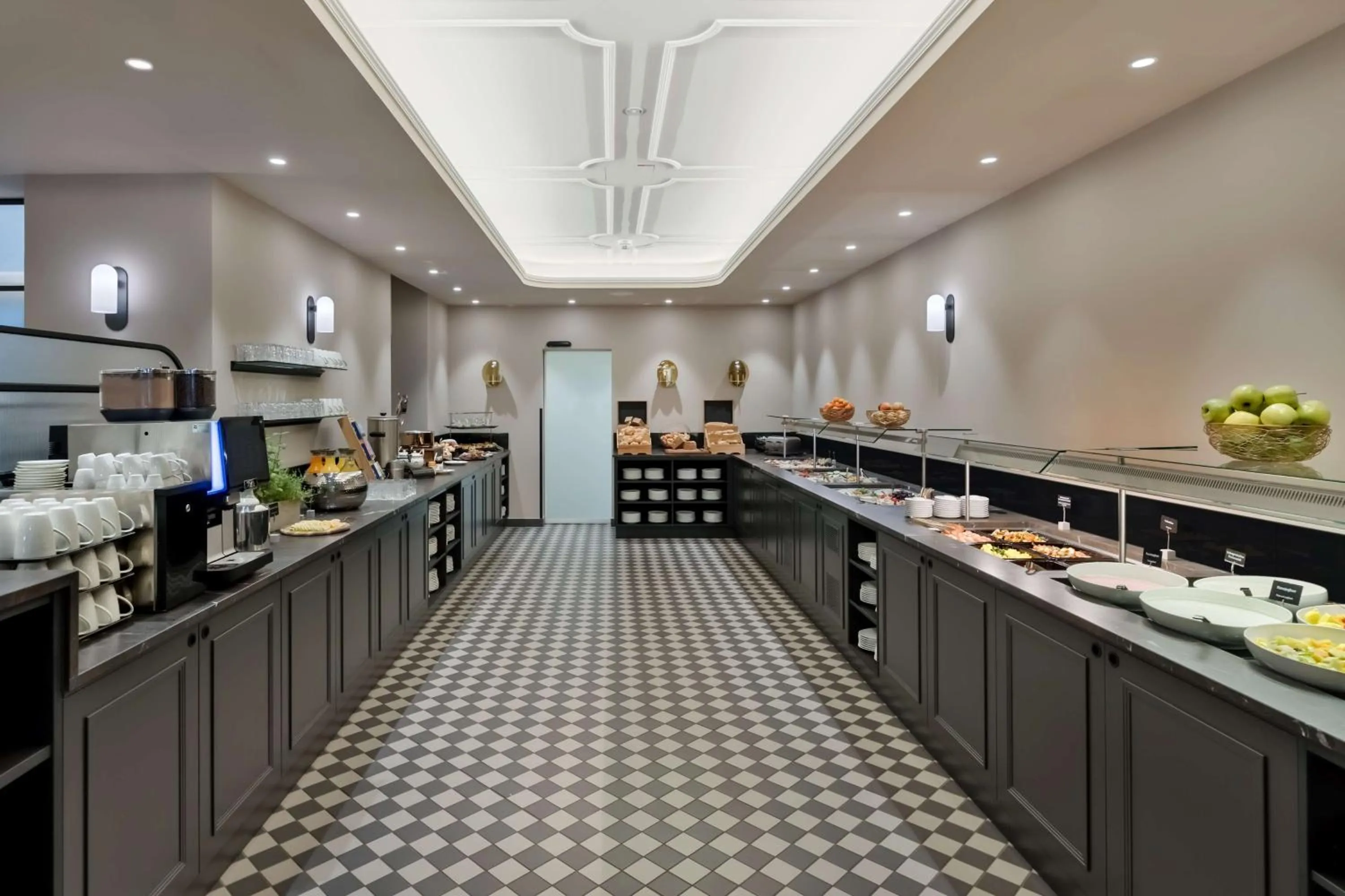 Restaurant/places to eat in Hotel Astoria Vienna, Curio Collection by Hilton