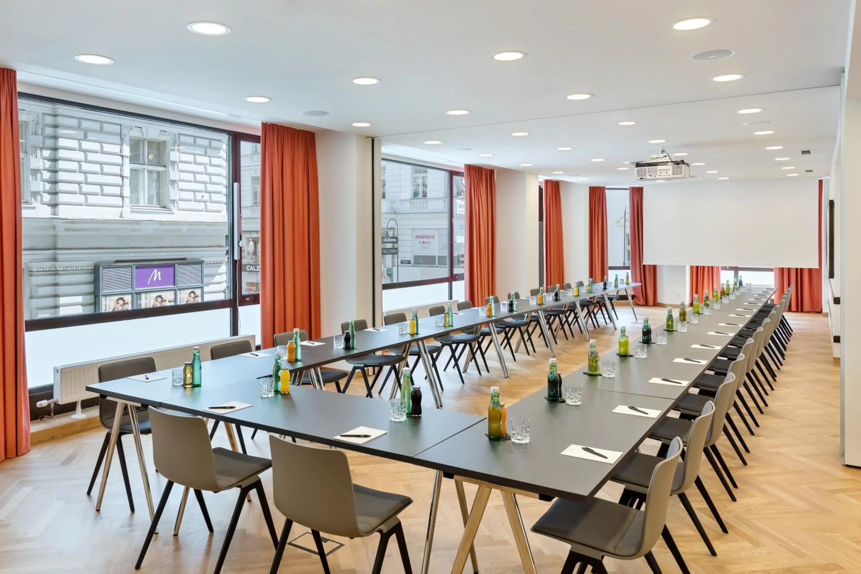 Meeting/conference room in Hotel Astoria Vienna, Curio Collection by Hilton