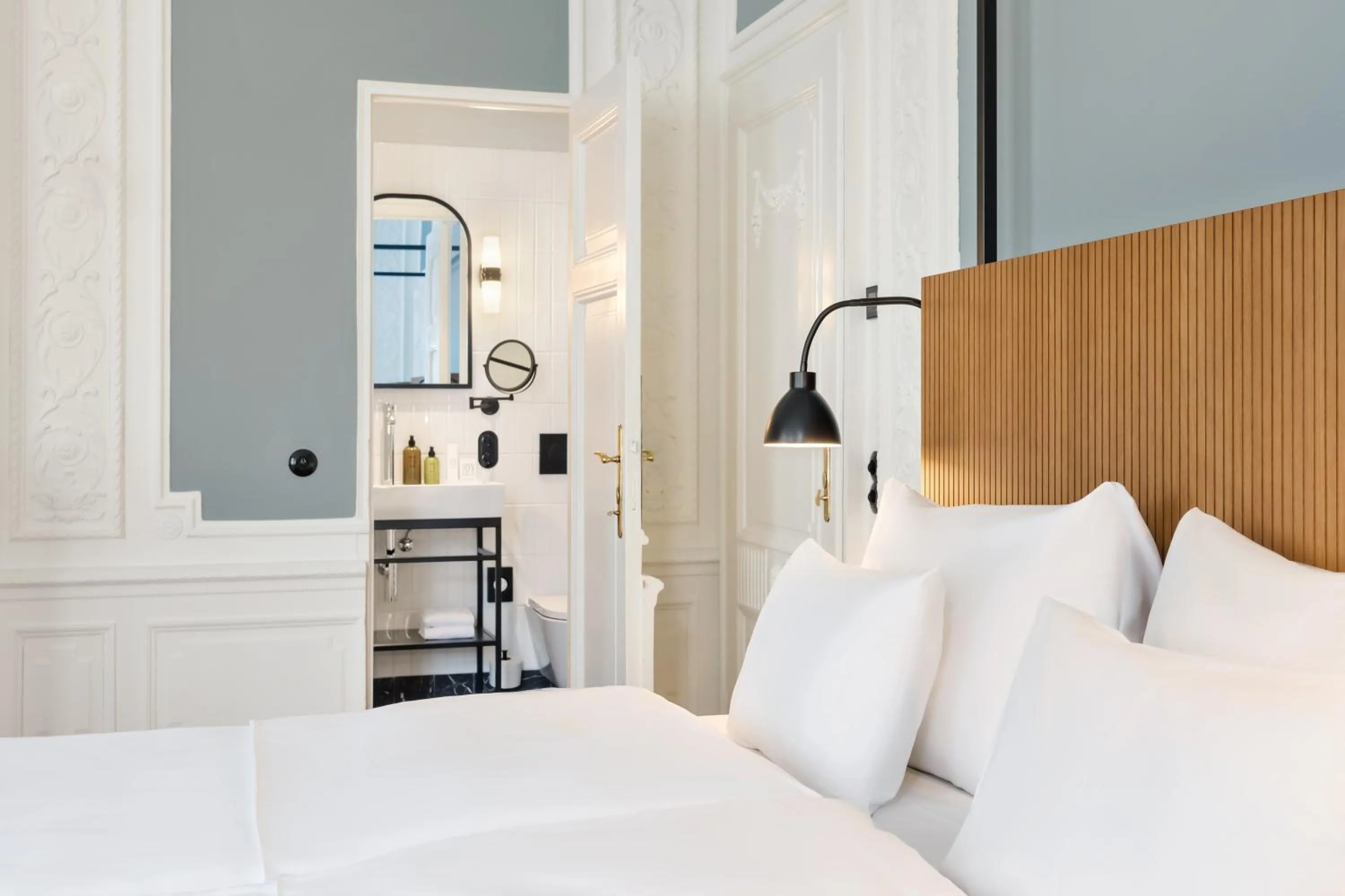 Bedroom, Bed in Hotel Astoria Vienna, Curio Collection by Hilton