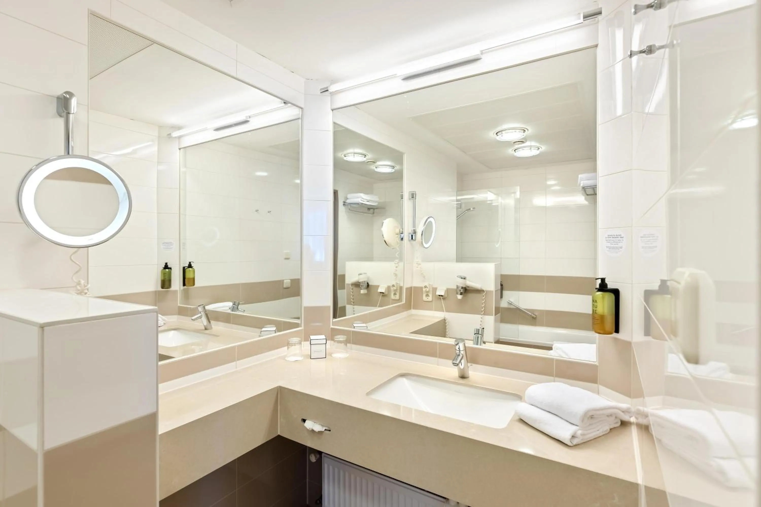 Bathroom in Hotel Schillerpark Linz, a member of Radisson Individuals