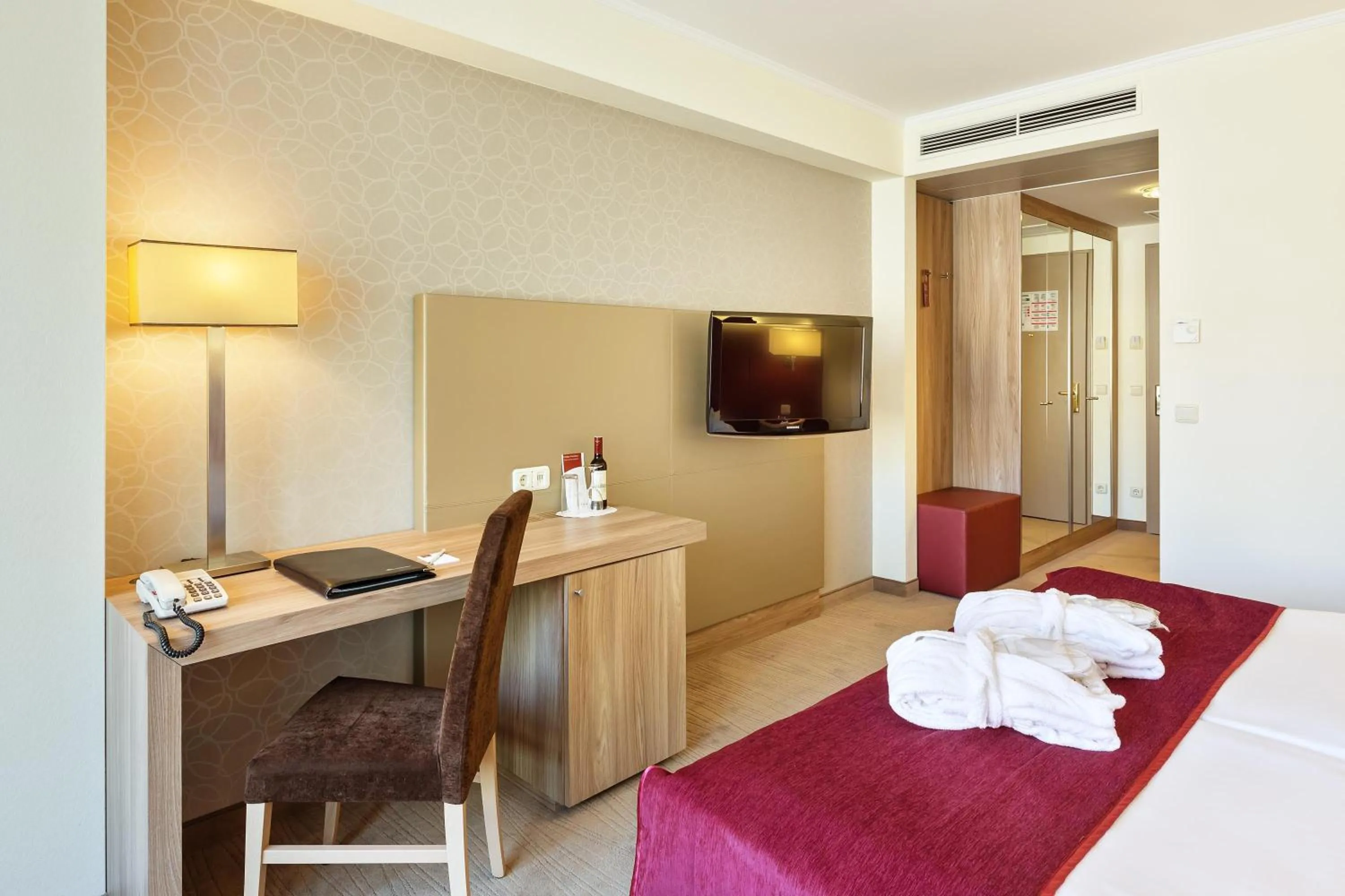 Photo of the whole room, Bed in Hotel Schillerpark Linz, a member of Radisson Individuals