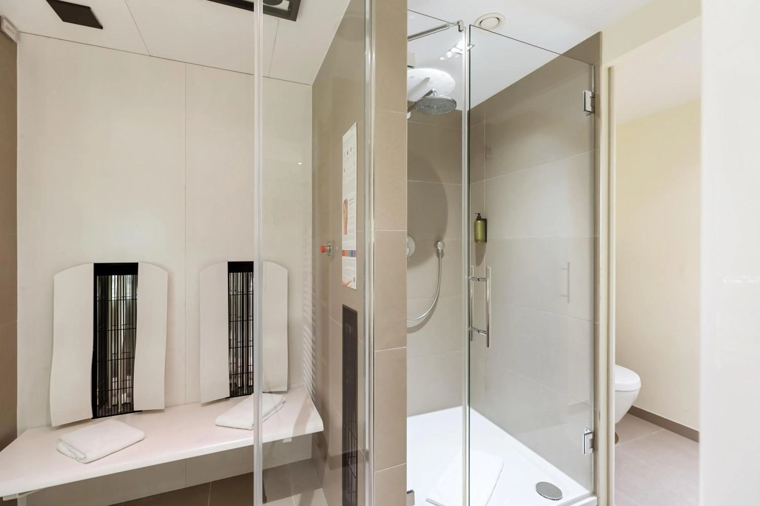 Shower in Hotel Schillerpark Linz, a member of Radisson Individuals