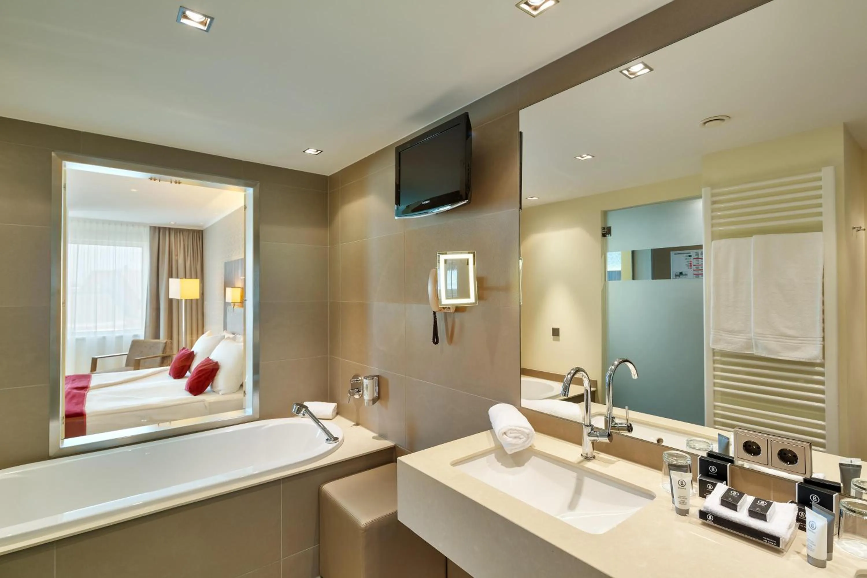 Bathroom in Hotel Schillerpark Linz, a member of Radisson Individuals