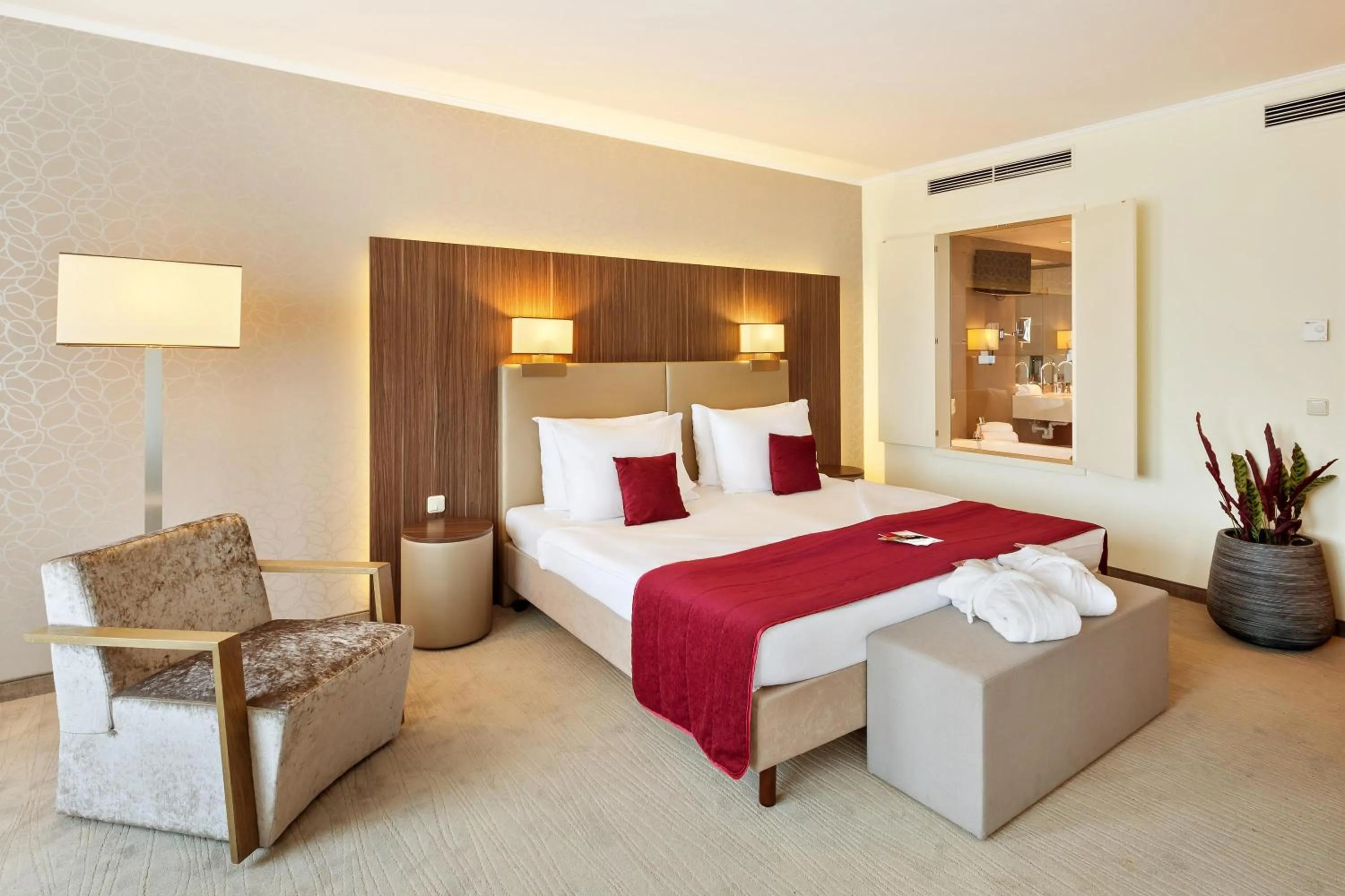 Bed in Hotel Schillerpark Linz, a member of Radisson Individuals