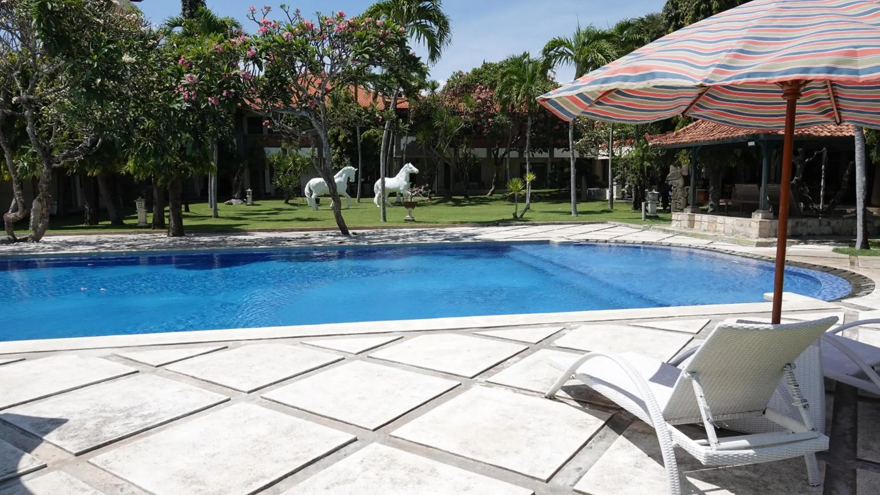 Swimming pool in Bali Bungalo Hotel Swimming pool in Bali Bungalo Hotel