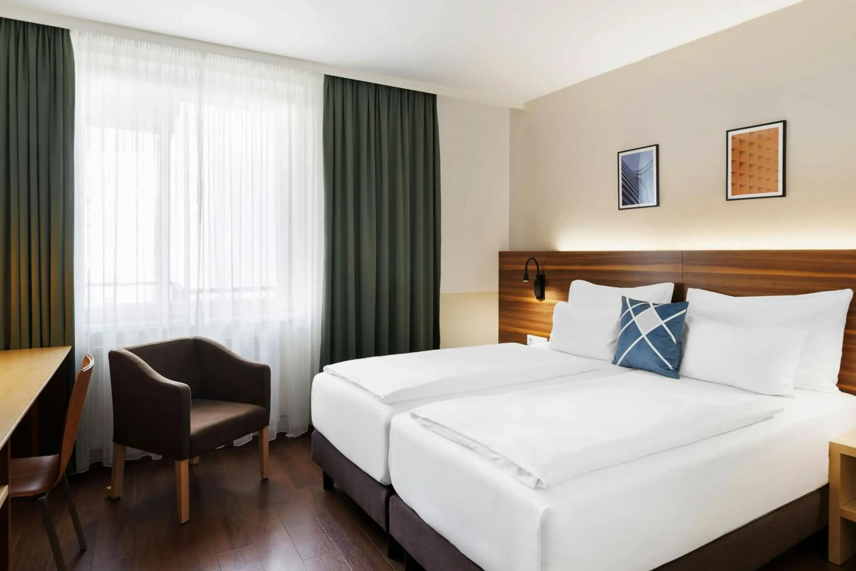 Twin Double Guest Room with City View in Four Points Flex by Sheraton Vienna Hauptbahnhof Twin Double Guest Room with City View in Four Points Flex by Sheraton Vienna Hauptbahnhof