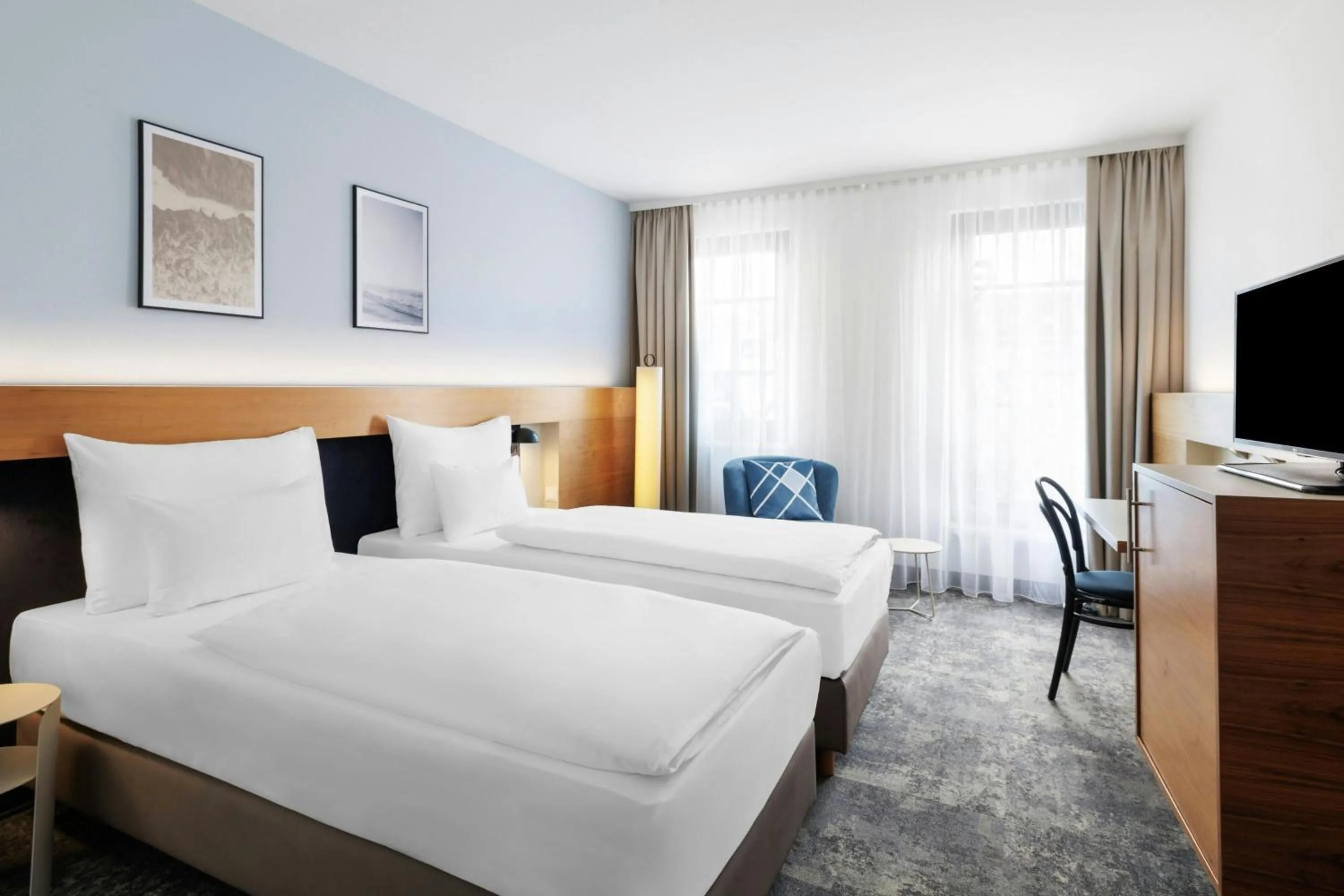 Photo of the whole room, Bed in Four Points Flex by Sheraton Vienna Mariahilf