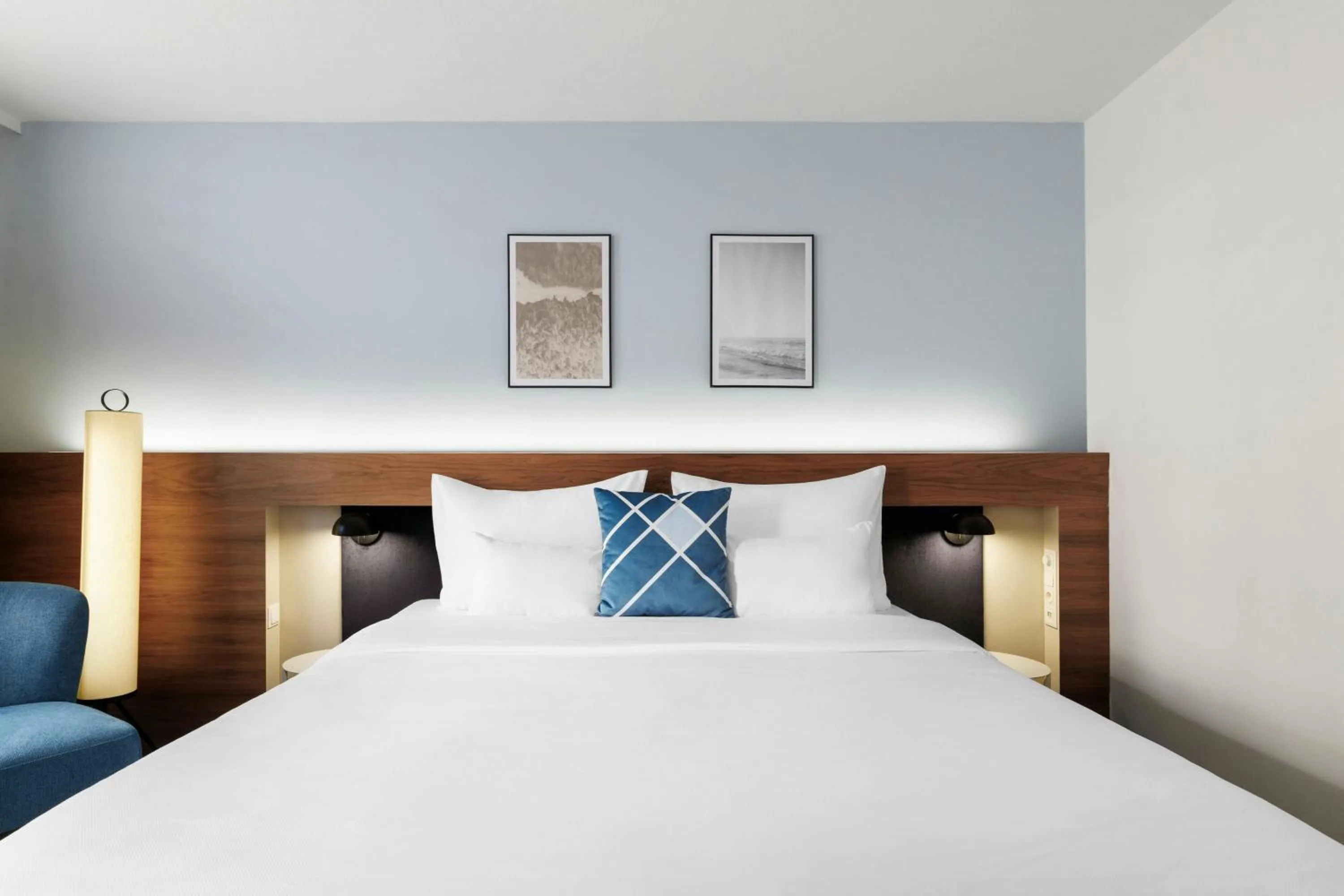 Photo of the whole room, Bed in Four Points Flex by Sheraton Vienna Mariahilf