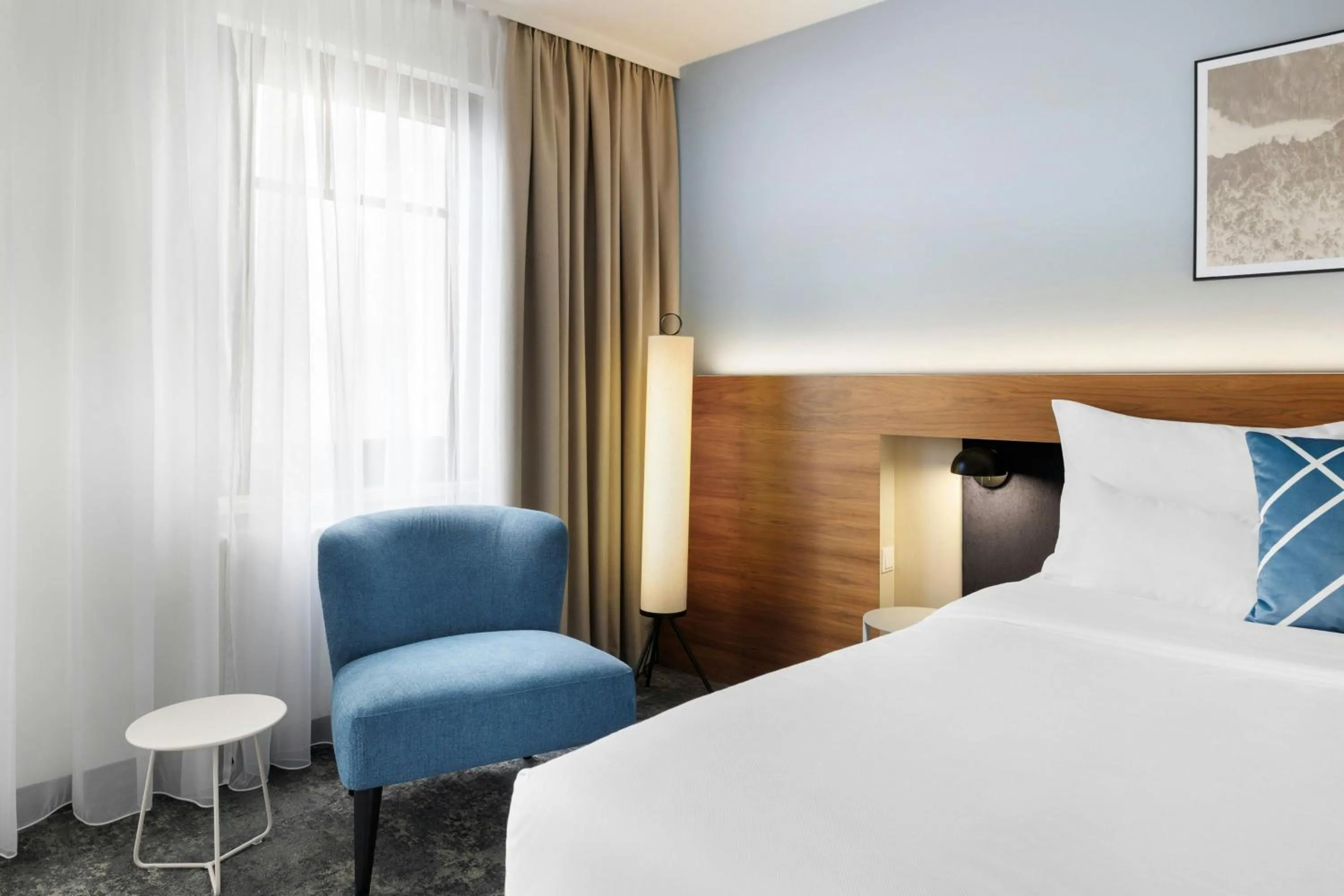 Photo of the whole room, Bed in Four Points Flex by Sheraton Vienna Mariahilf