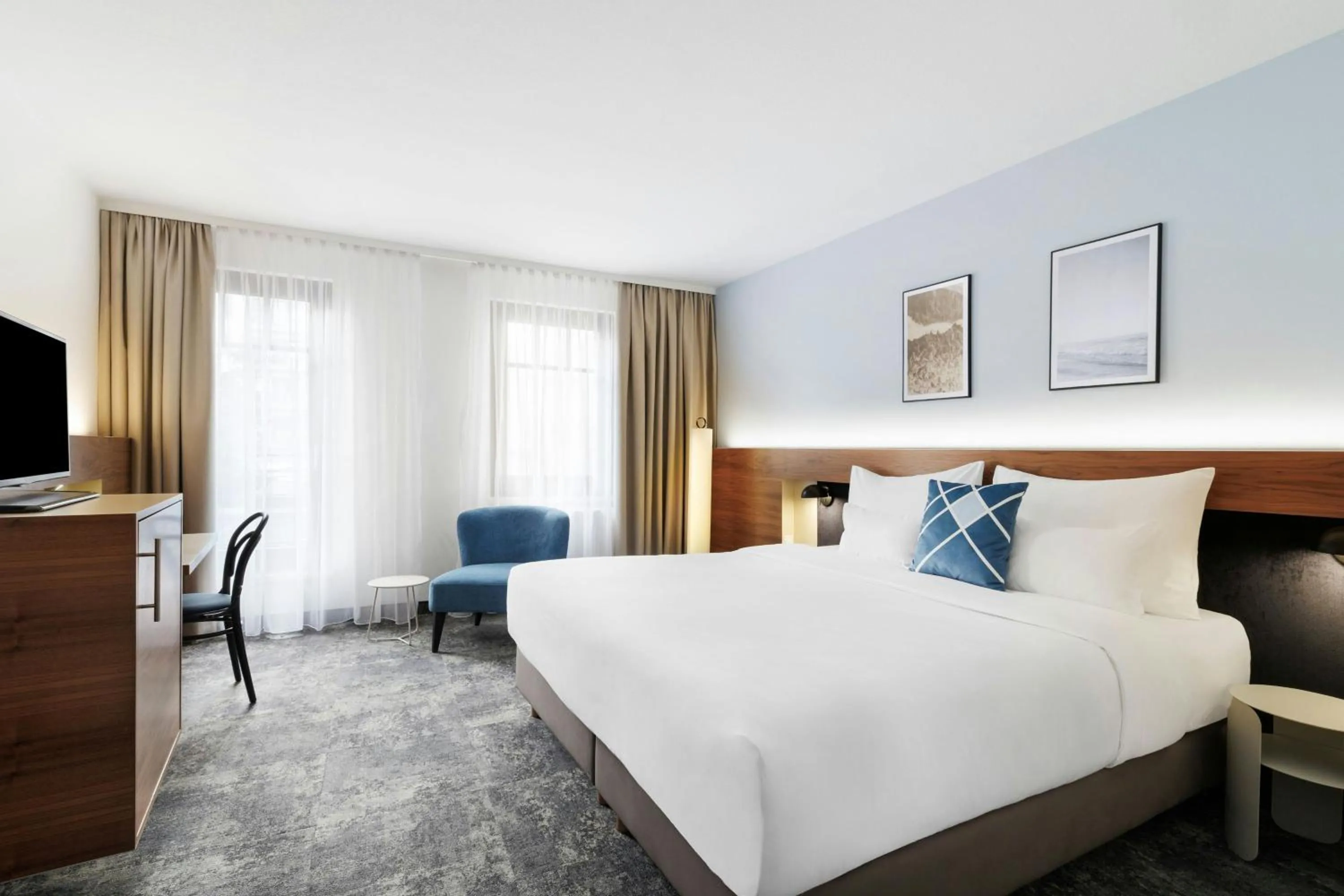 Photo of the whole room, Bed in Four Points Flex by Sheraton Vienna Mariahilf