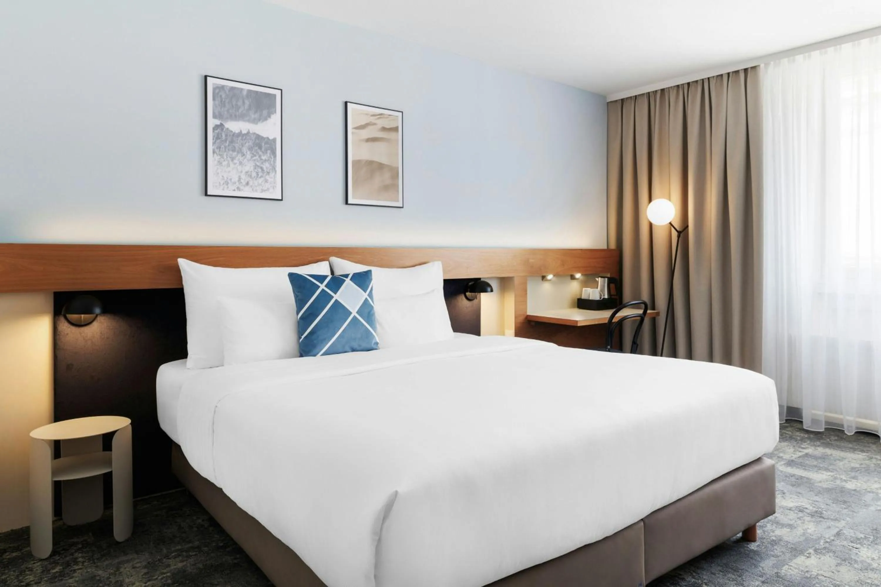 Photo of the whole room, Bed in Four Points Flex by Sheraton Vienna Mariahilf
