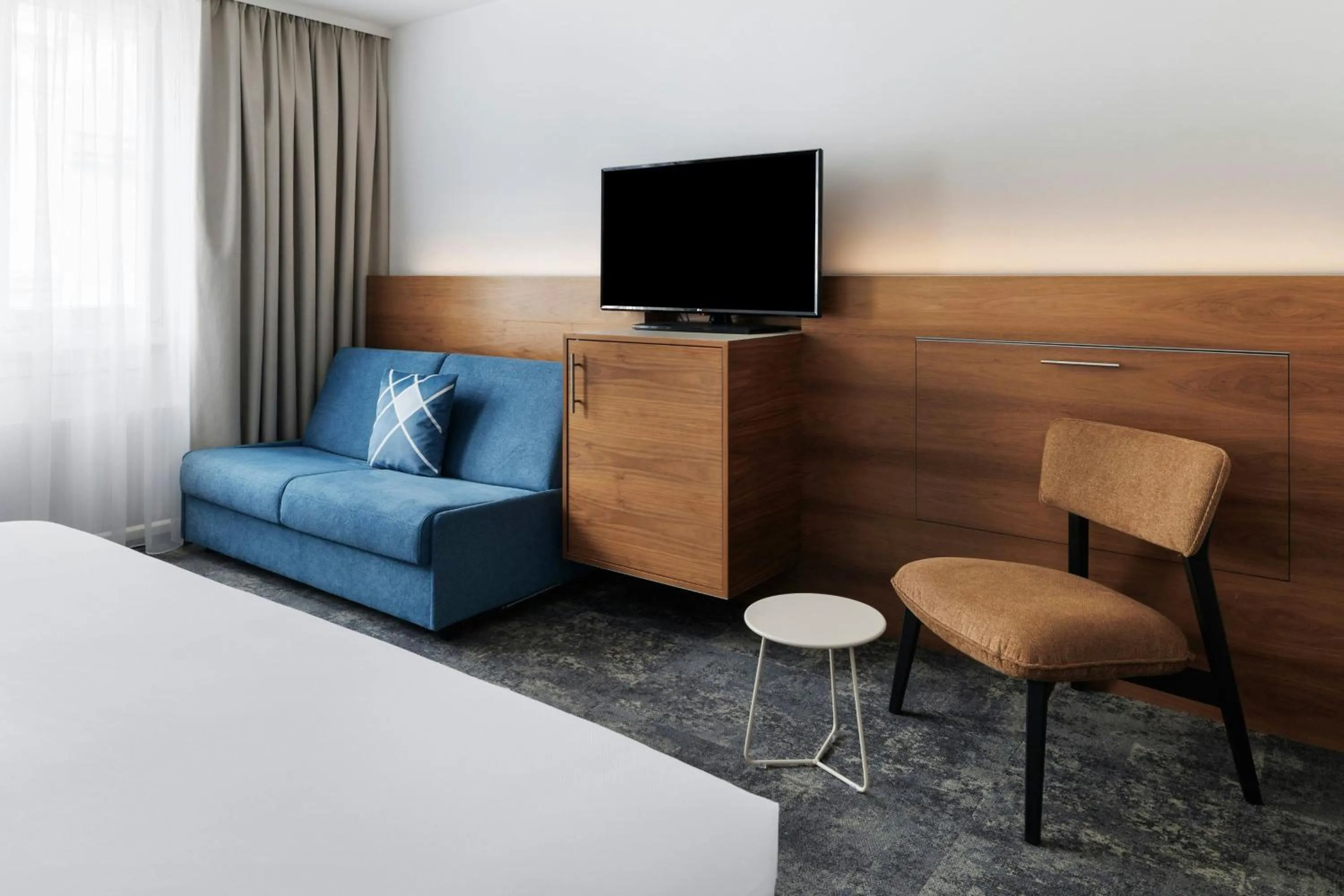 Photo of the whole room, Bed in Four Points Flex by Sheraton Vienna Mariahilf