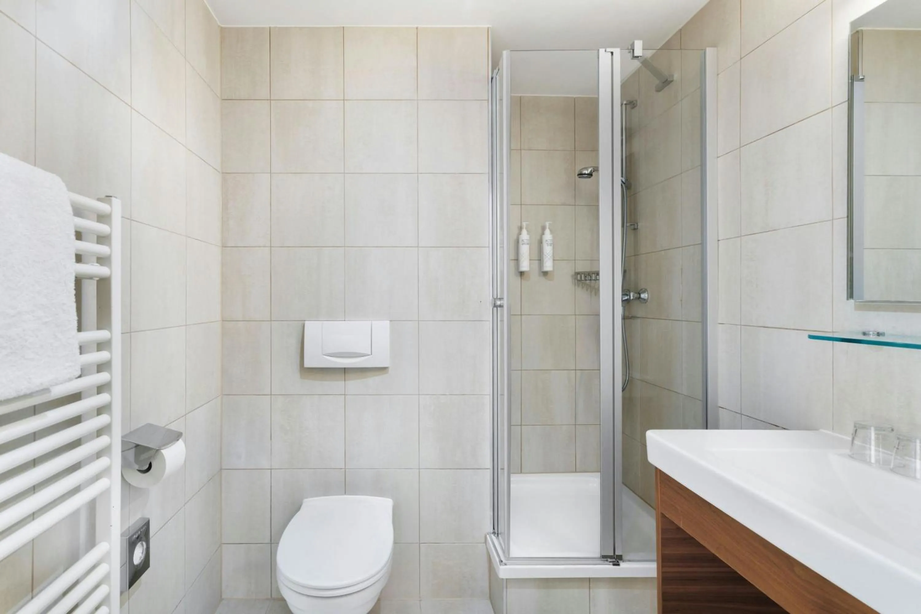 Photo of the whole room in Four Points Flex by Sheraton Vienna Mariahilf