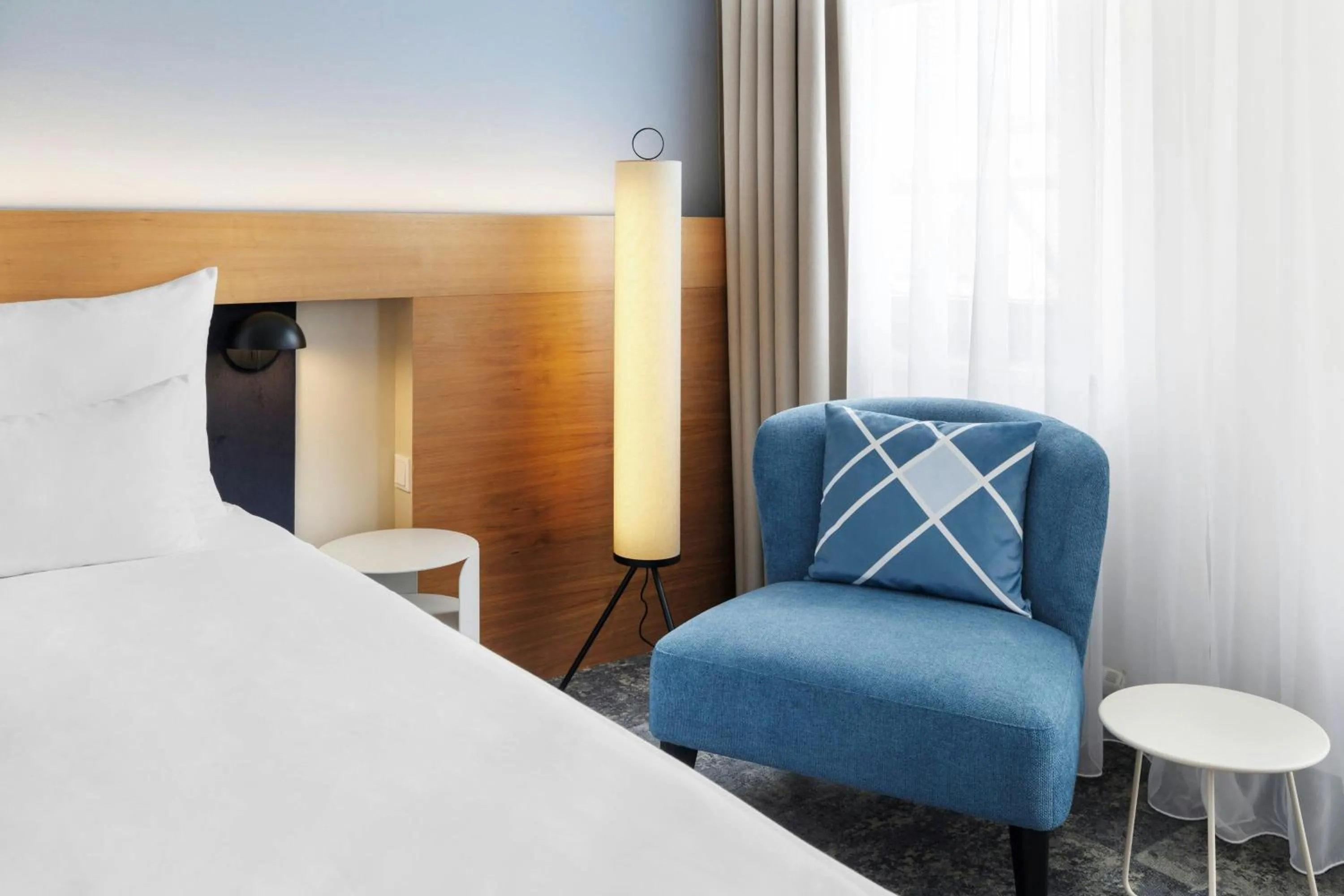 Photo of the whole room, Bed in Four Points Flex by Sheraton Vienna Mariahilf